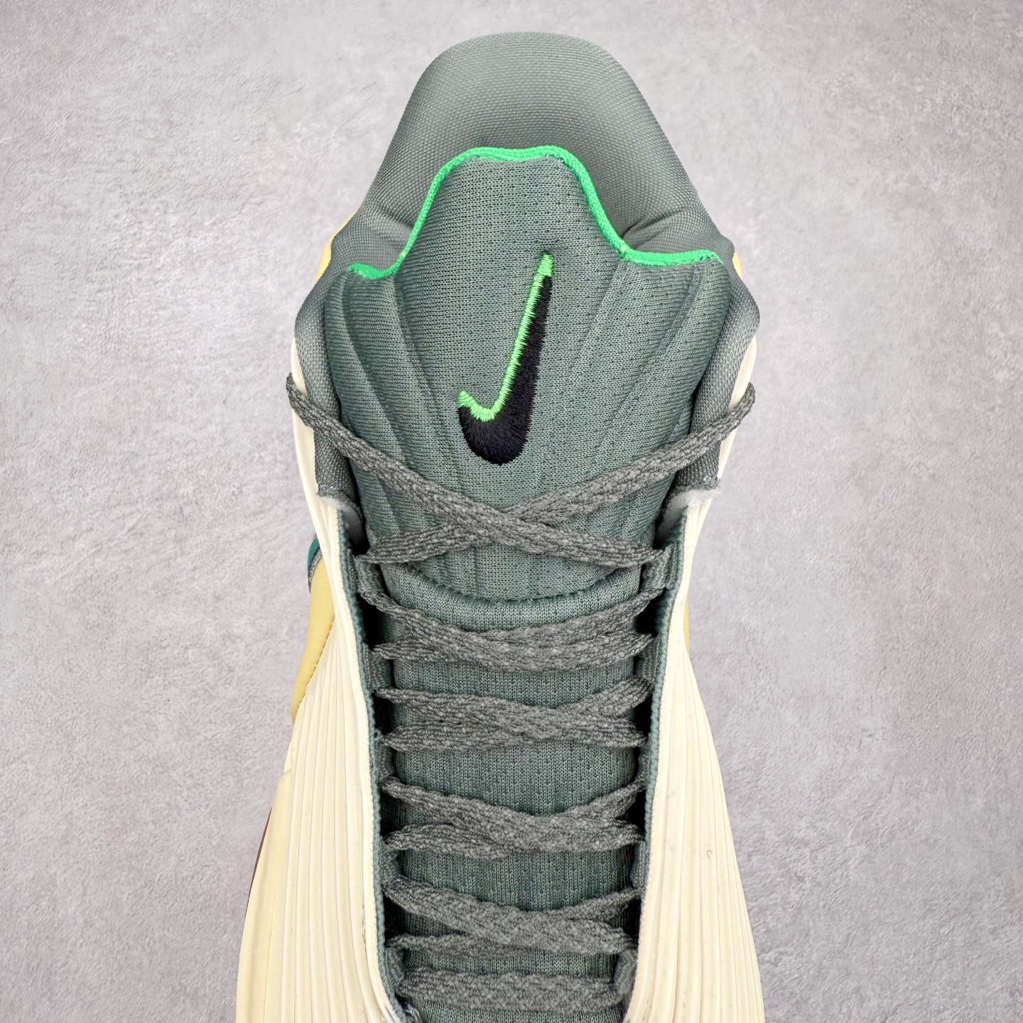 图片[5]-NK AIR ZOOM G.T. Cut实战篮球鞋 鞋身整体以多色拼接为主 全掌REACT+ZOOM STROBEL+后跟ZOOM 离地面更近的设计提供更快的反应速度 轻质双层网质鞋面 鞋面部分区域加强提供更好的控制力 低密度材料制成的鞋舌轻质舒适 后跟处分别配有“GT”字样和全新的鞋款系列Logo 男女鞋 尺码：36 36.5 37.5 38 38.5 39 40 40.5 41 42 42.5 43 44 44.5 45 46-选品中心