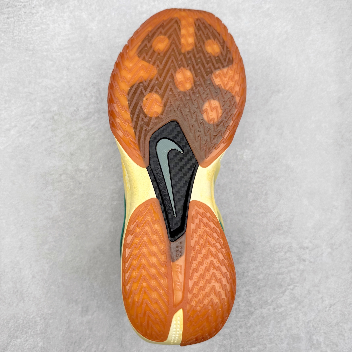 图片[9]-NK AIR ZOOM G.T. Cut实战篮球鞋 鞋身整体以多色拼接为主 全掌REACT+ZOOM STROBEL+后跟ZOOM 离地面更近的设计提供更快的反应速度 轻质双层网质鞋面 鞋面部分区域加强提供更好的控制力 低密度材料制成的鞋舌轻质舒适 后跟处分别配有“GT”字样和全新的鞋款系列Logo 男女鞋 尺码：36 36.5 37.5 38 38.5 39 40 40.5 41 42 42.5 43 44 44.5 45 46-选品中心