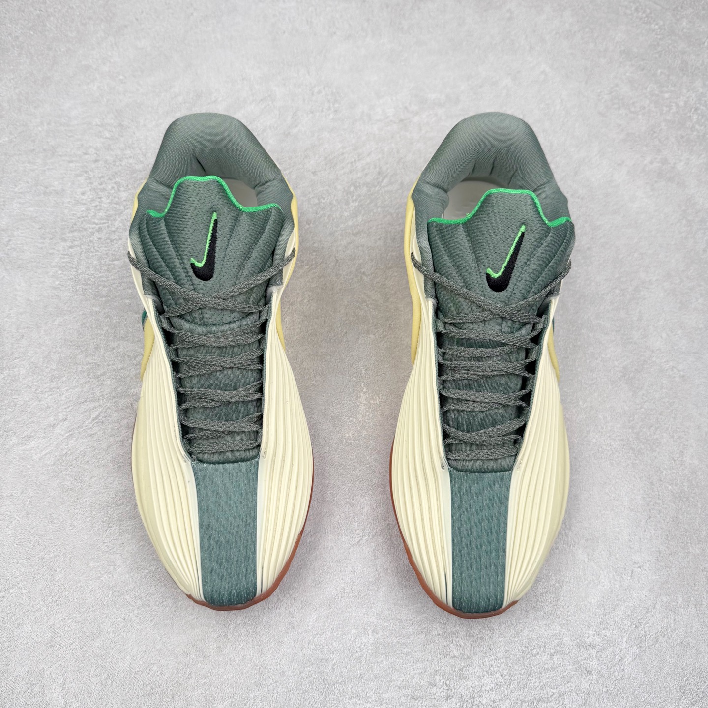 图片[2]-NK AIR ZOOM G.T. Cut实战篮球鞋 鞋身整体以多色拼接为主 全掌REACT+ZOOM STROBEL+后跟ZOOM 离地面更近的设计提供更快的反应速度 轻质双层网质鞋面 鞋面部分区域加强提供更好的控制力 低密度材料制成的鞋舌轻质舒适 后跟处分别配有“GT”字样和全新的鞋款系列Logo 男女鞋 尺码：36 36.5 37.5 38 38.5 39 40 40.5 41 42 42.5 43 44 44.5 45 46-选品中心