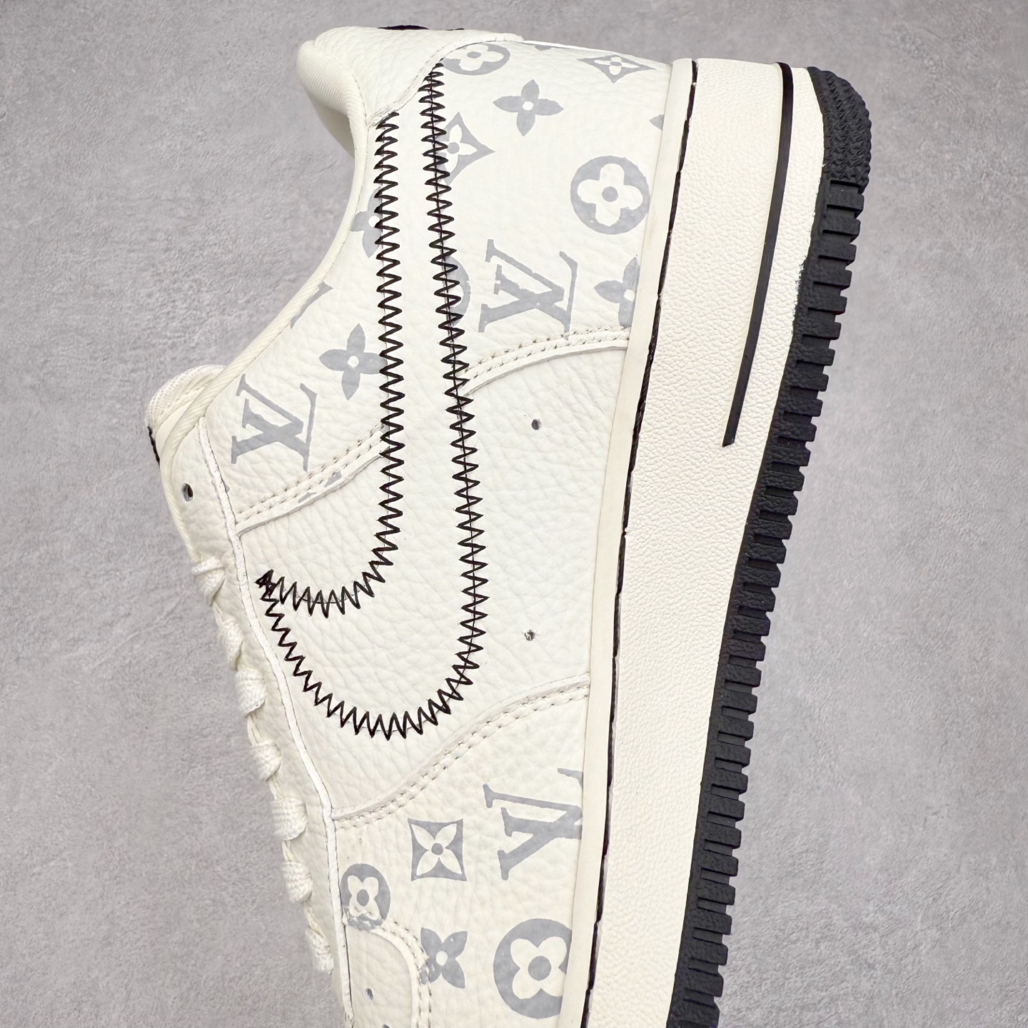 图片[7]-NK Air Force 1´07 Low 空军一号低帮百搭休闲运动板鞋 SC0607-557 柔软、弹性十足的缓震性能和出色的中底设计 横跨复古与现代的外型结合 造就出风靡全球 三十多年的Force 1 直到今天还深受青睐 实拍调校N版已经零色差零失真 百分百还原实物色彩所见即所得 不存在货不对板色差等低级问题 选购参考实物拍摄 不混卖不参货 只用心做好货严格选品 承诺混一赔十 尺码：36 36.5 37.5 38 38.5 39 40 40.5 41 42 42.5 43 44 44.5 45-选品中心