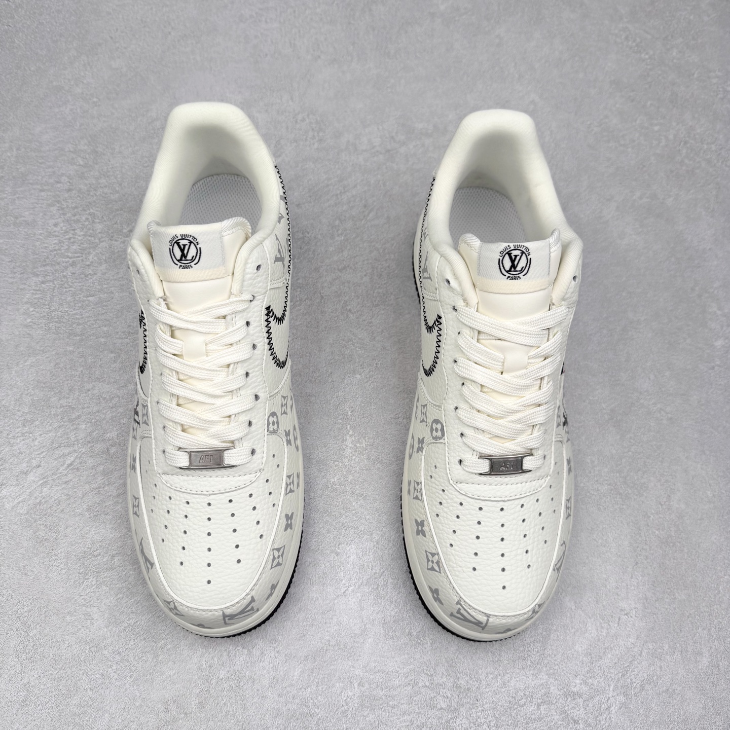 图片[2]-NK Air Force 1´07 Low 空军一号低帮百搭休闲运动板鞋 SC0607-557 柔软、弹性十足的缓震性能和出色的中底设计 横跨复古与现代的外型结合 造就出风靡全球 三十多年的Force 1 直到今天还深受青睐 实拍调校N版已经零色差零失真 百分百还原实物色彩所见即所得 不存在货不对板色差等低级问题 选购参考实物拍摄 不混卖不参货 只用心做好货严格选品 承诺混一赔十 尺码：36 36.5 37.5 38 38.5 39 40 40.5 41 42 42.5 43 44 44.5 45-选品中心