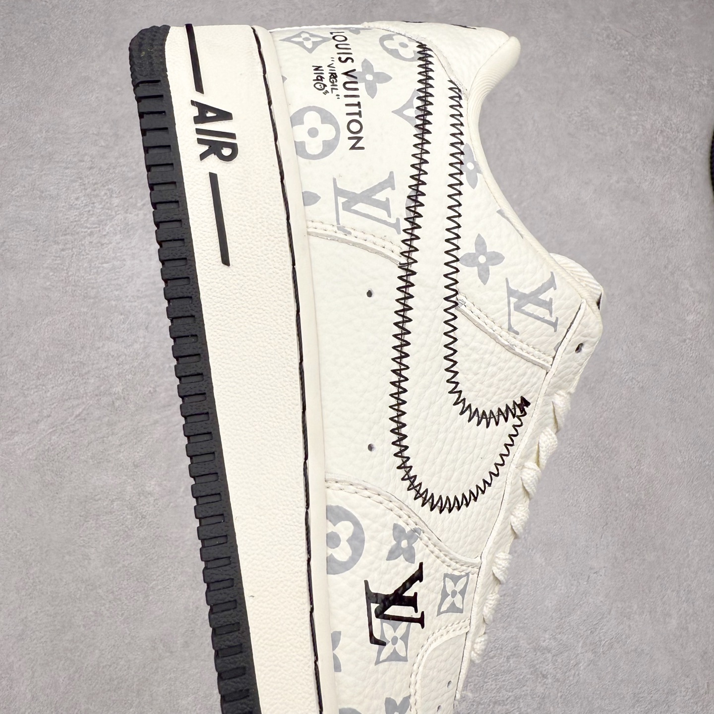 图片[6]-NK Air Force 1´07 Low 空军一号低帮百搭休闲运动板鞋 SC0607-557 柔软、弹性十足的缓震性能和出色的中底设计 横跨复古与现代的外型结合 造就出风靡全球 三十多年的Force 1 直到今天还深受青睐 实拍调校N版已经零色差零失真 百分百还原实物色彩所见即所得 不存在货不对板色差等低级问题 选购参考实物拍摄 不混卖不参货 只用心做好货严格选品 承诺混一赔十 尺码：36 36.5 37.5 38 38.5 39 40 40.5 41 42 42.5 43 44 44.5 45-选品中心