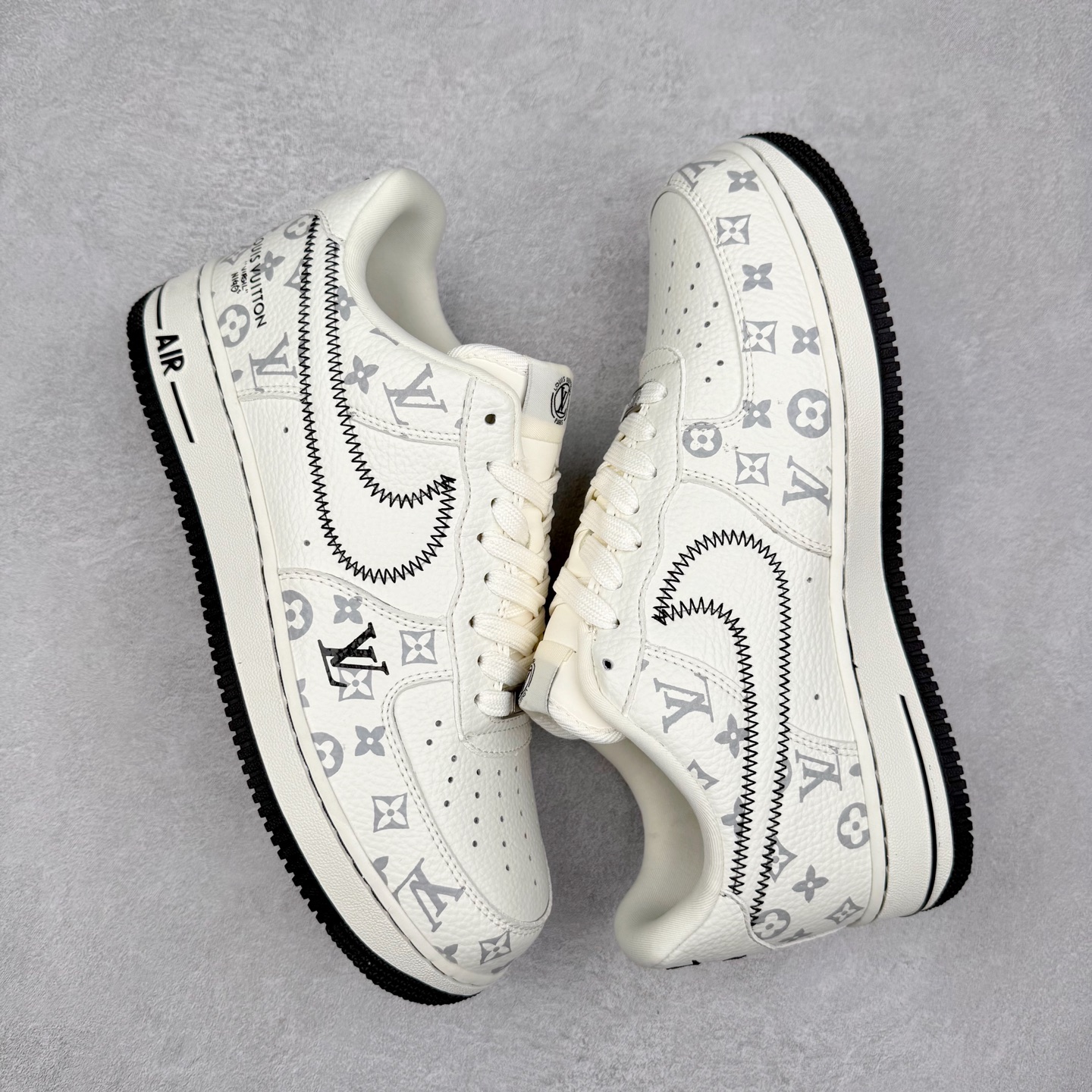 图片[3]-NK Air Force 1´07 Low 空军一号低帮百搭休闲运动板鞋 SC0607-557 柔软、弹性十足的缓震性能和出色的中底设计 横跨复古与现代的外型结合 造就出风靡全球 三十多年的Force 1 直到今天还深受青睐 实拍调校N版已经零色差零失真 百分百还原实物色彩所见即所得 不存在货不对板色差等低级问题 选购参考实物拍摄 不混卖不参货 只用心做好货严格选品 承诺混一赔十 尺码：36 36.5 37.5 38 38.5 39 40 40.5 41 42 42.5 43 44 44.5 45-选品中心