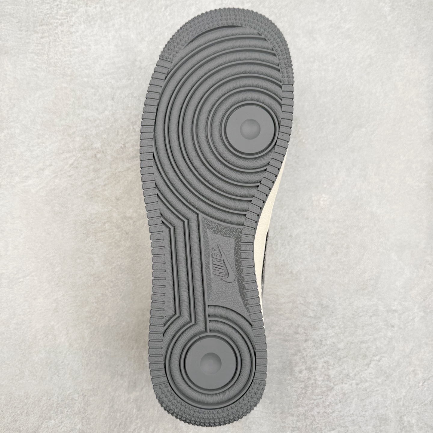 图片[9]-NK Air Force 1´07 Low 空军一号低帮百搭休闲运动板鞋 QW5606-264 柔软、弹性十足的缓震性能和出色的中底设计 横跨复古与现代的外型结合 造就出风靡全球 三十多年的Force 1 直到今天还深受青睐 实拍调校N版已经零色差零失真 百分百还原实物色彩所见即所得 不存在货不对板色差等低级问题 选购参考实物拍摄 不混卖不参货 只用心做好货严格选品 承诺混一赔十 尺码：36 36.5 37.5 38 38.5 39 40 40.5 41 42 42.5 43 44 44.5 45-选品中心