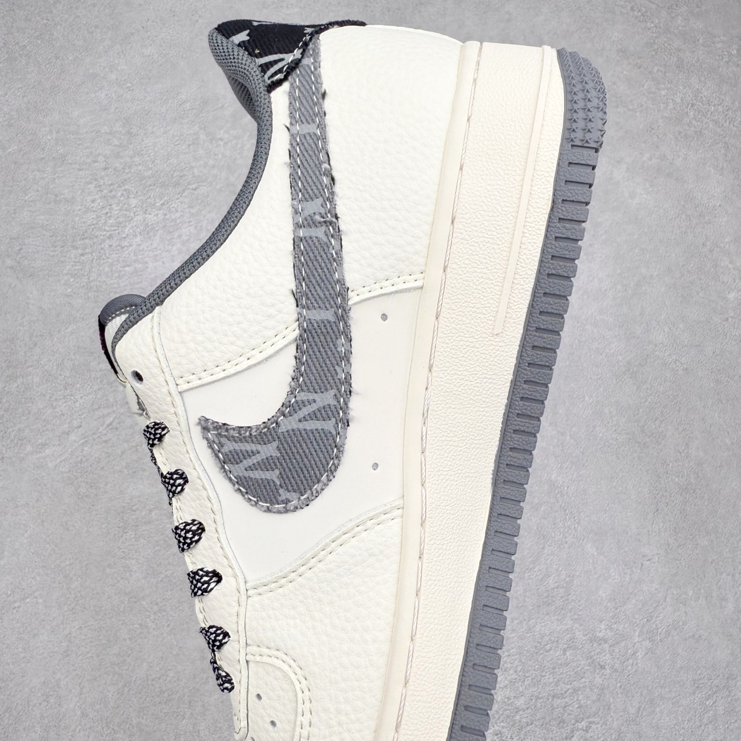 图片[7]-NK Air Force 1´07 Low 空军一号低帮百搭休闲运动板鞋 QW5606-264 柔软、弹性十足的缓震性能和出色的中底设计 横跨复古与现代的外型结合 造就出风靡全球 三十多年的Force 1 直到今天还深受青睐 实拍调校N版已经零色差零失真 百分百还原实物色彩所见即所得 不存在货不对板色差等低级问题 选购参考实物拍摄 不混卖不参货 只用心做好货严格选品 承诺混一赔十 尺码：36 36.5 37.5 38 38.5 39 40 40.5 41 42 42.5 43 44 44.5 45-选品中心