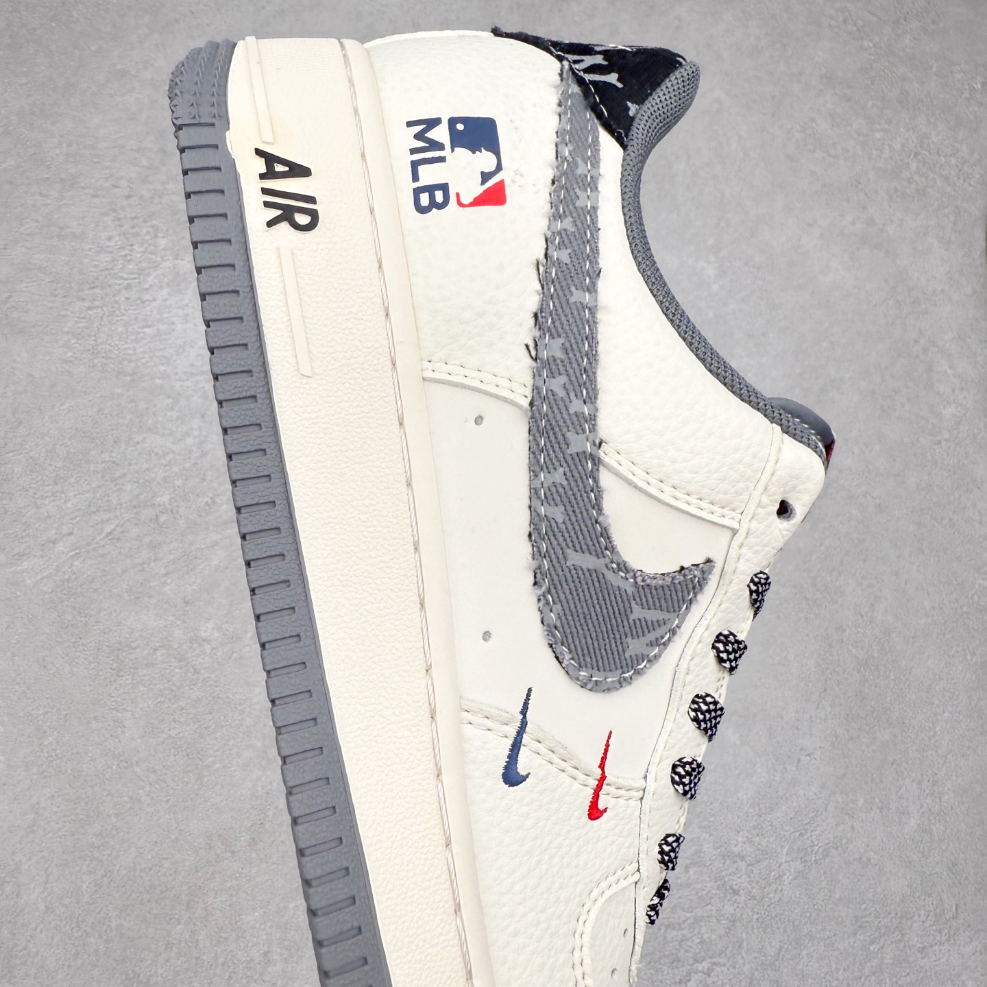 图片[6]-NK Air Force 1´07 Low 空军一号低帮百搭休闲运动板鞋 QW5606-264 柔软、弹性十足的缓震性能和出色的中底设计 横跨复古与现代的外型结合 造就出风靡全球 三十多年的Force 1 直到今天还深受青睐 实拍调校N版已经零色差零失真 百分百还原实物色彩所见即所得 不存在货不对板色差等低级问题 选购参考实物拍摄 不混卖不参货 只用心做好货严格选品 承诺混一赔十 尺码：36 36.5 37.5 38 38.5 39 40 40.5 41 42 42.5 43 44 44.5 45-选品中心