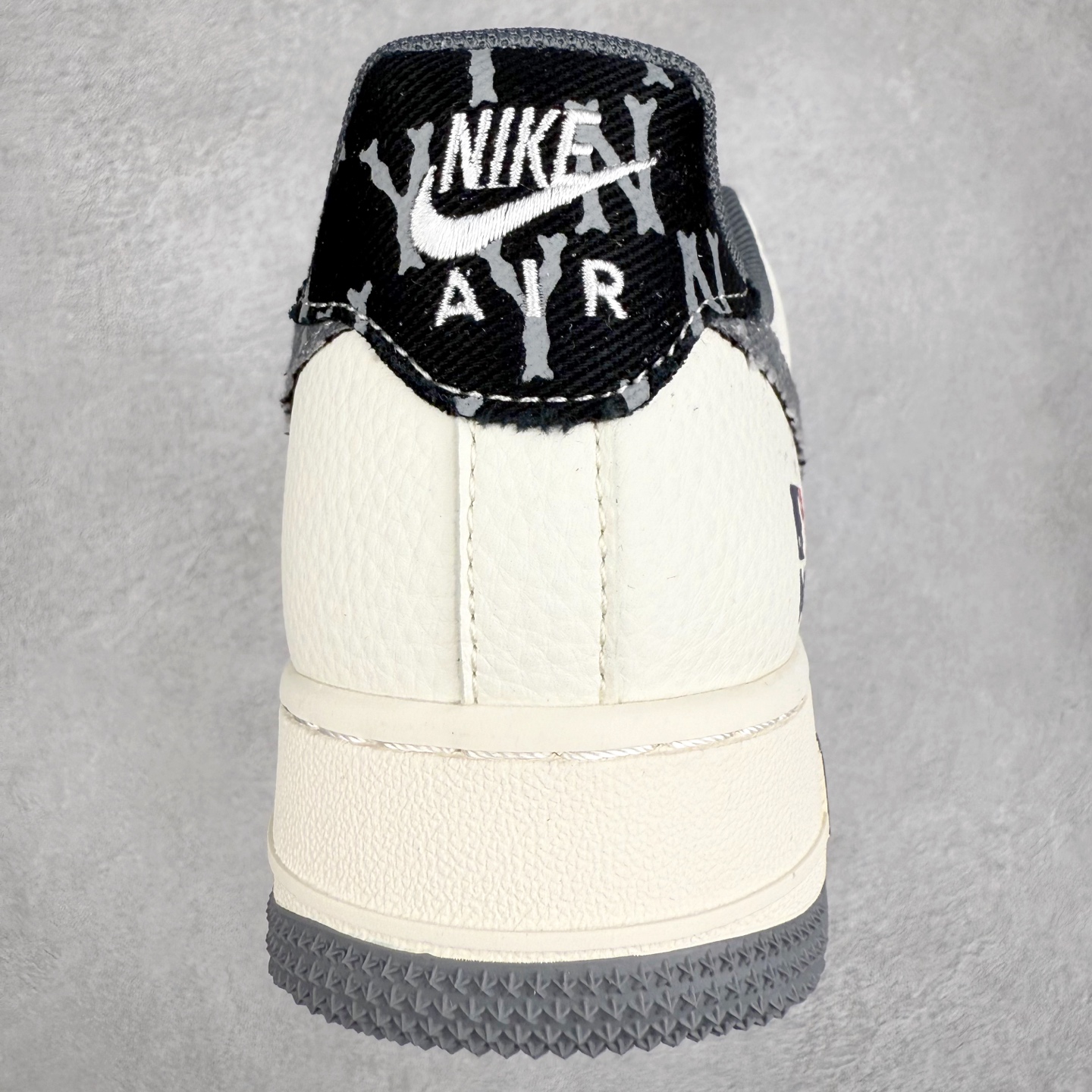 图片[8]-NK Air Force 1´07 Low 空军一号低帮百搭休闲运动板鞋 QW5606-264 柔软、弹性十足的缓震性能和出色的中底设计 横跨复古与现代的外型结合 造就出风靡全球 三十多年的Force 1 直到今天还深受青睐 实拍调校N版已经零色差零失真 百分百还原实物色彩所见即所得 不存在货不对板色差等低级问题 选购参考实物拍摄 不混卖不参货 只用心做好货严格选品 承诺混一赔十 尺码：36 36.5 37.5 38 38.5 39 40 40.5 41 42 42.5 43 44 44.5 45-选品中心