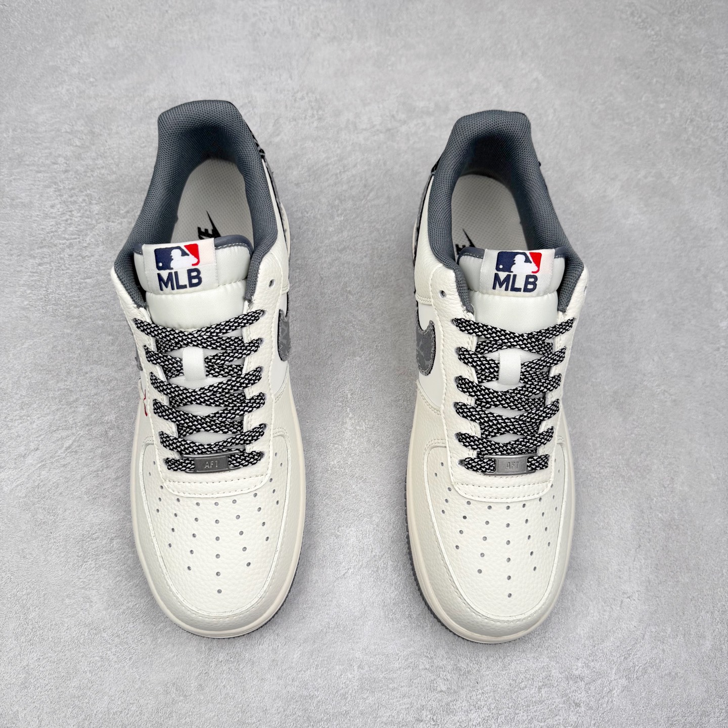 图片[2]-NK Air Force 1´07 Low 空军一号低帮百搭休闲运动板鞋 QW5606-264 柔软、弹性十足的缓震性能和出色的中底设计 横跨复古与现代的外型结合 造就出风靡全球 三十多年的Force 1 直到今天还深受青睐 实拍调校N版已经零色差零失真 百分百还原实物色彩所见即所得 不存在货不对板色差等低级问题 选购参考实物拍摄 不混卖不参货 只用心做好货严格选品 承诺混一赔十 尺码：36 36.5 37.5 38 38.5 39 40 40.5 41 42 42.5 43 44 44.5 45-选品中心