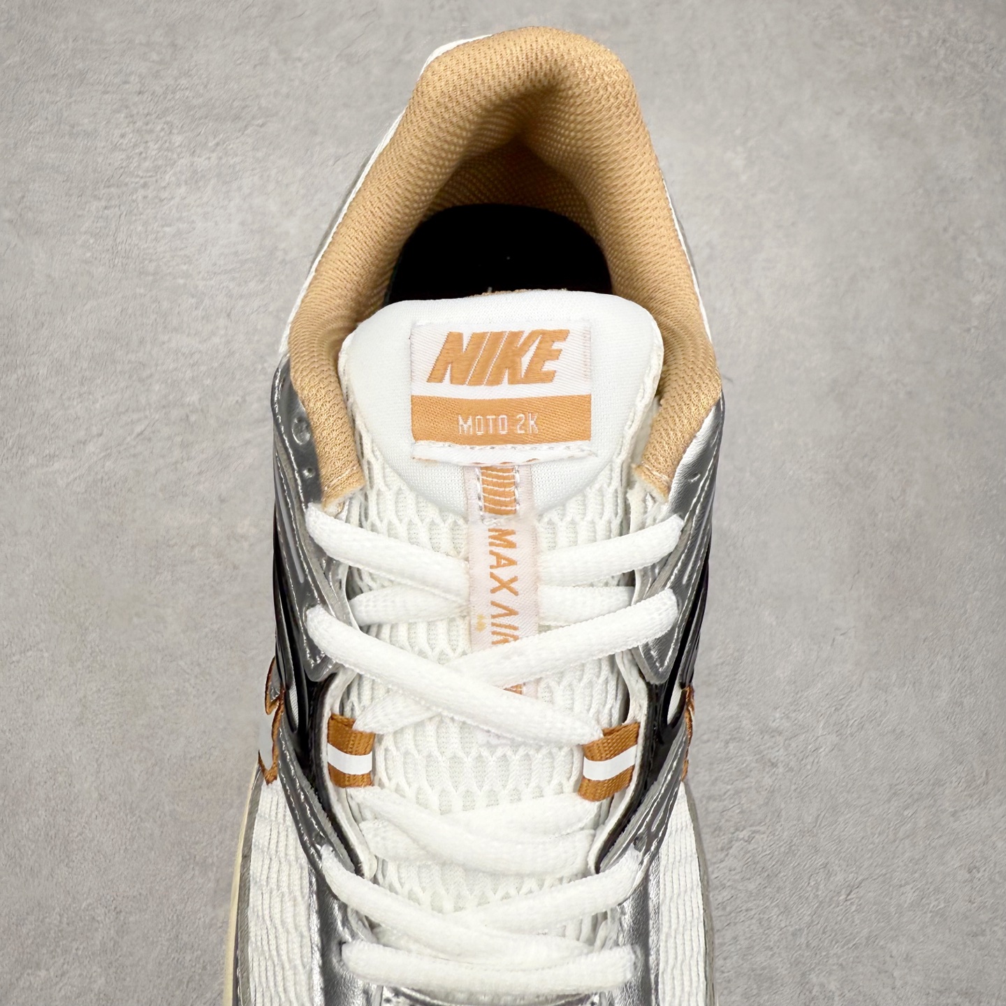 图片[5]-NK Air Max Moto 2K 舒适百搭耐磨 低帮跑步鞋 实拍调校N版已经零色差零失真 百分百还原实物色彩所见即所得 不存在货不对板色差等低级问题 选购参考实物拍摄 不混卖不参货 只用心做好货严格选品 承诺混一赔十 尺码：36 36.5 37.5 38 38.5 39 40 40.5 41 42 42.5 43 44 44.5 45-选品中心