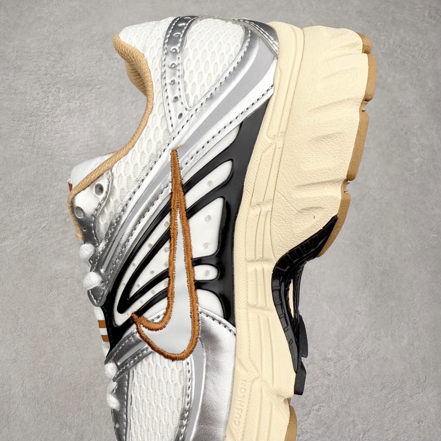 图片[7]-NK Air Max Moto 2K 舒适百搭耐磨 低帮跑步鞋 实拍调校N版已经零色差零失真 百分百还原实物色彩所见即所得 不存在货不对板色差等低级问题 选购参考实物拍摄 不混卖不参货 只用心做好货严格选品 承诺混一赔十 尺码：36 36.5 37.5 38 38.5 39 40 40.5 41 42 42.5 43 44 44.5 45-选品中心