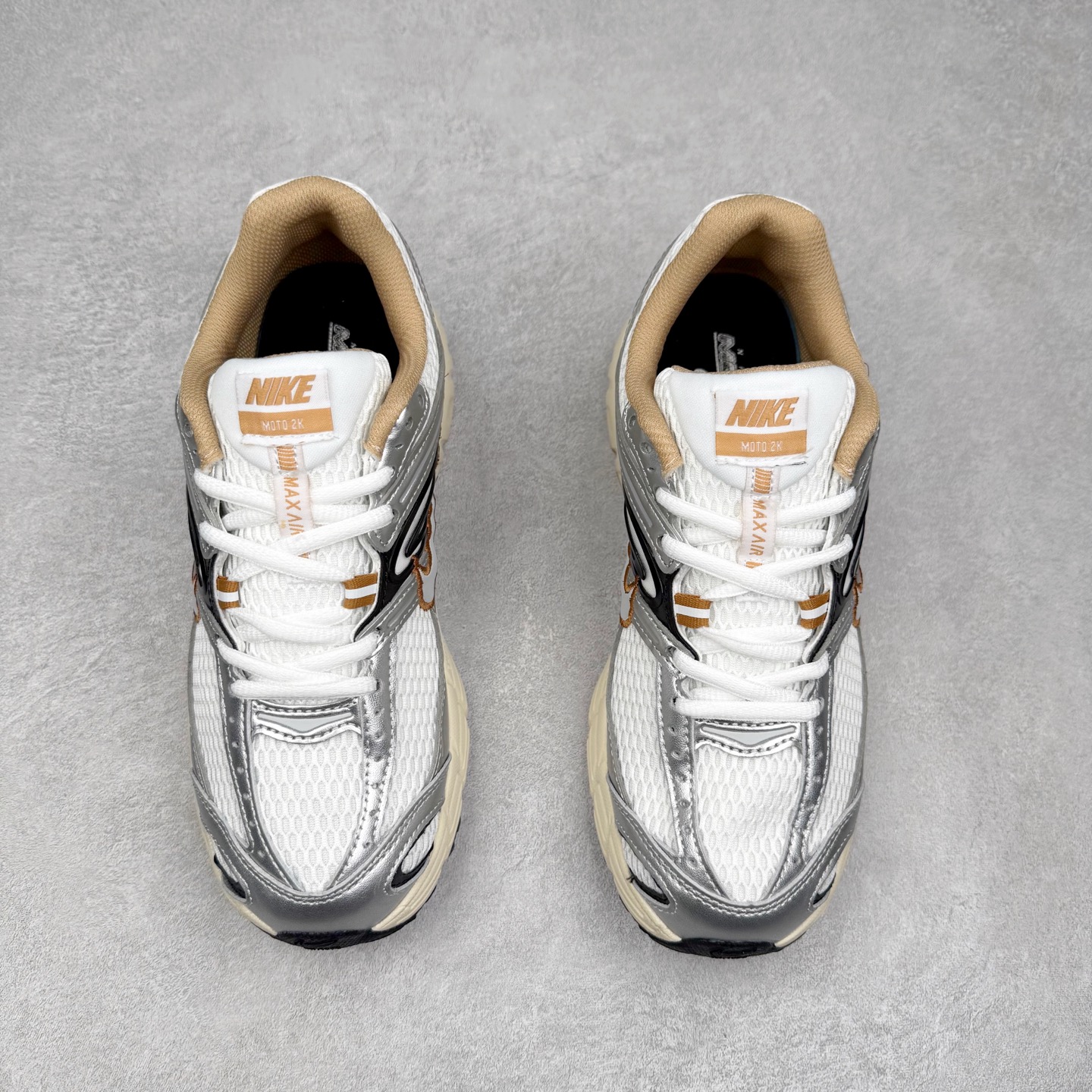 图片[2]-NK Air Max Moto 2K 舒适百搭耐磨 低帮跑步鞋 实拍调校N版已经零色差零失真 百分百还原实物色彩所见即所得 不存在货不对板色差等低级问题 选购参考实物拍摄 不混卖不参货 只用心做好货严格选品 承诺混一赔十 尺码：36 36.5 37.5 38 38.5 39 40 40.5 41 42 42.5 43 44 44.5 45-选品中心