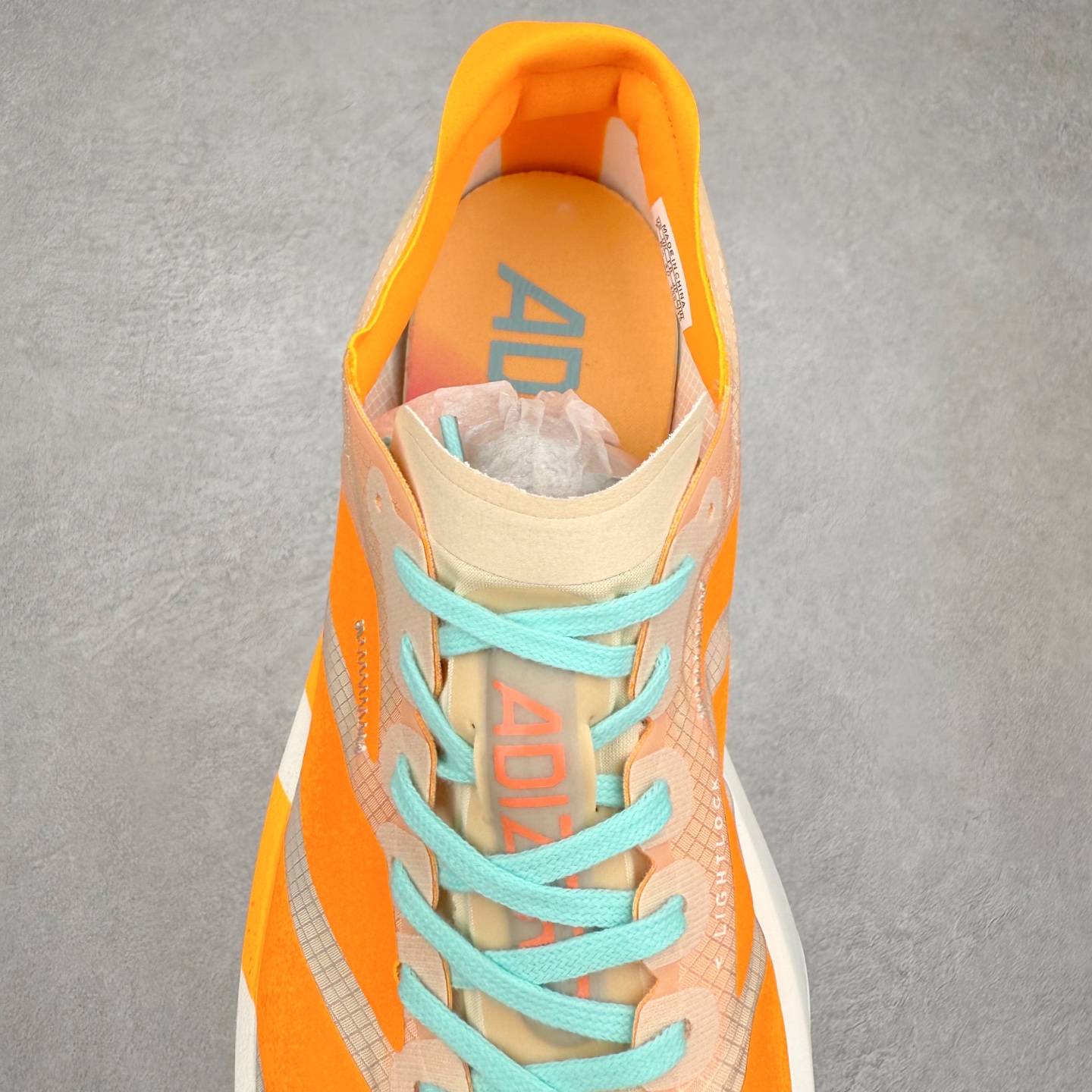 图片[5]-AD Adizero Adios Pro 4 马拉松竞速专业跑鞋 JR1241 CELERMESH针织网面非常轻薄 纤维间的缝隙很大 可以保证跑步时的透气、排汗效果 鞋舌直接与两侧的内衬和鞋底连接在一起 在跑步过程中不会被鞋舌的左右移动所困扰 在标准鞋带孔的基础上再拓宽一组鞋带孔 适合不同脚型的需求 突破性 EnergyRods 技术，有助于跑者实现更好的成绩 中底独特的LIGHTSTRIKE PRO泡棉材质 微弹感觉在跑步过程中给予了良好的支撑体验 对于顶级精英和高水平进阶跑者来说 ADIOS PRO是一双值得信赖的竞速比赛用鞋 尺码：36 36.5 37.5 38 38.5 39 40 40.5 41 42 42.5 43 44 44.5 45-选品中心