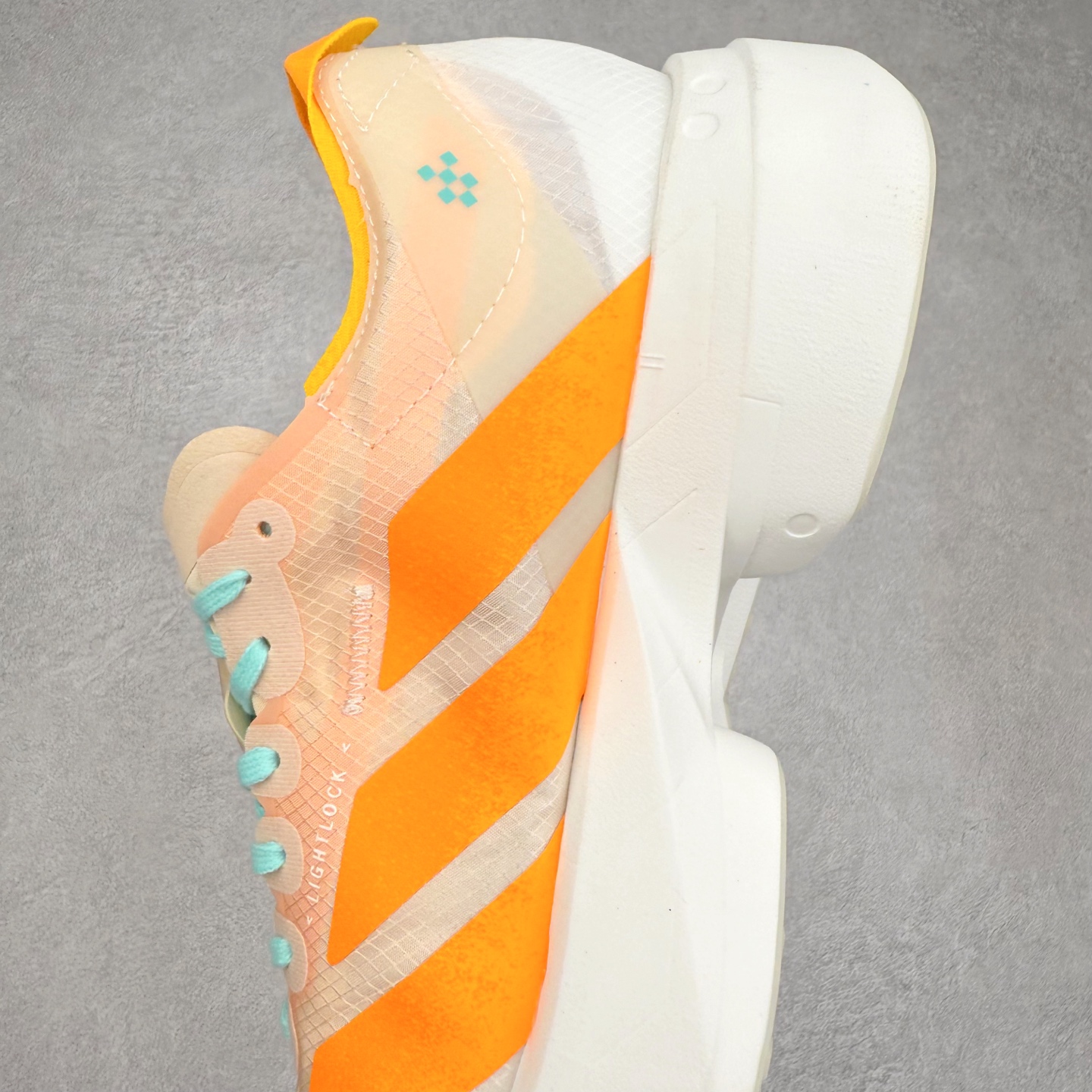 图片[7]-AD Adizero Adios Pro 4 马拉松竞速专业跑鞋 JR1241 CELERMESH针织网面非常轻薄 纤维间的缝隙很大 可以保证跑步时的透气、排汗效果 鞋舌直接与两侧的内衬和鞋底连接在一起 在跑步过程中不会被鞋舌的左右移动所困扰 在标准鞋带孔的基础上再拓宽一组鞋带孔 适合不同脚型的需求 突破性 EnergyRods 技术，有助于跑者实现更好的成绩 中底独特的LIGHTSTRIKE PRO泡棉材质 微弹感觉在跑步过程中给予了良好的支撑体验 对于顶级精英和高水平进阶跑者来说 ADIOS PRO是一双值得信赖的竞速比赛用鞋 尺码：36 36.5 37.5 38 38.5 39 40 40.5 41 42 42.5 43 44 44.5 45-选品中心