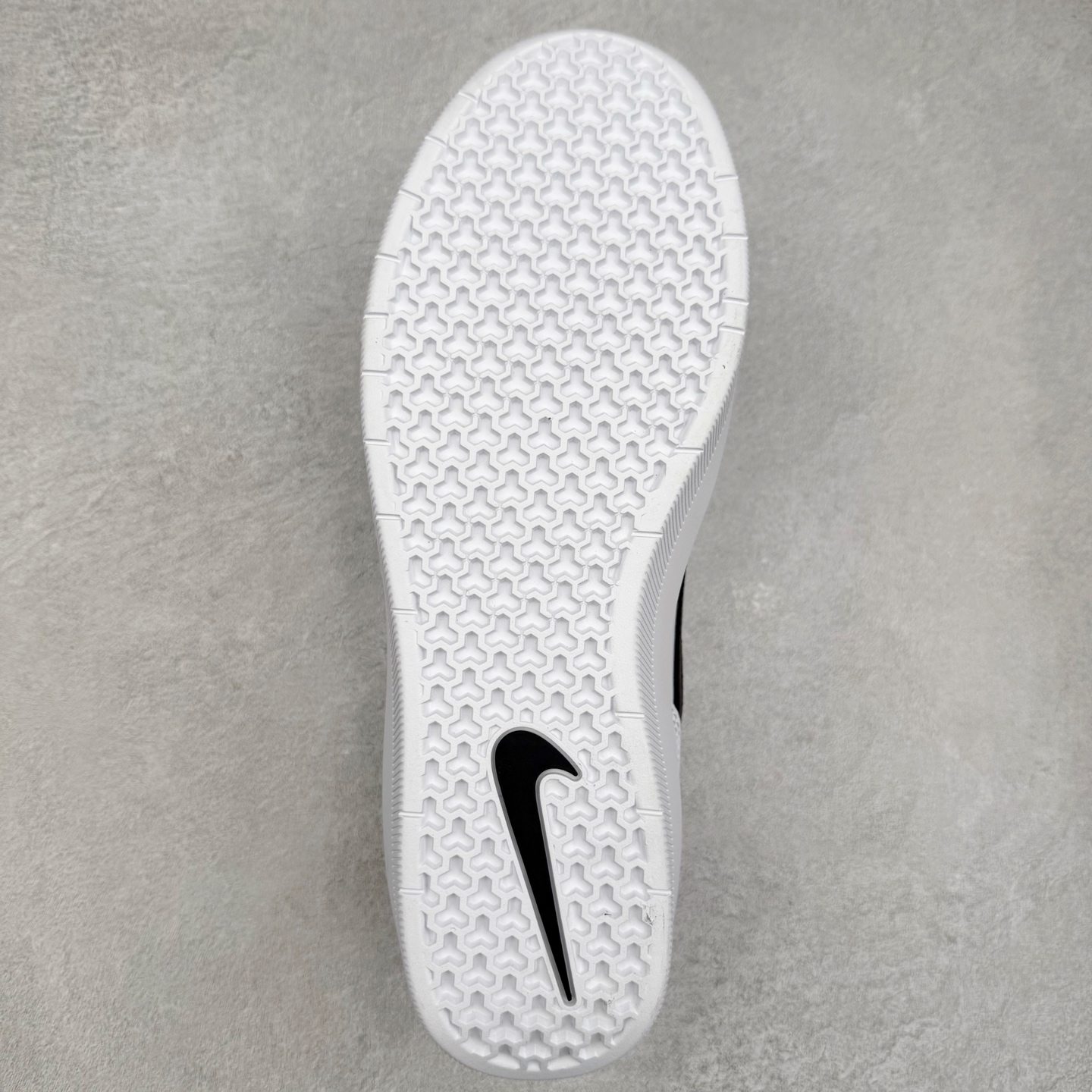 图片[9]-NK SB Force 58 空军58系列低帮休闲运动滑板板鞋 DH7505-101 鞋面由帆布和麂皮拼接 层次感丰富 搭配硫化外底 耐磨耐穿 鞋舌及中底后跟处饰有SB Logo 表明鞋款身份 采用包边设计 经久耐穿 硫化结构则有效提升灵活性 穿上这款全新推出的创意力作 助你耀动街头 尺码：36 36.5 37.5 38 38.5 39 40 40.5 41 42 42.5 43 44 45-选品中心