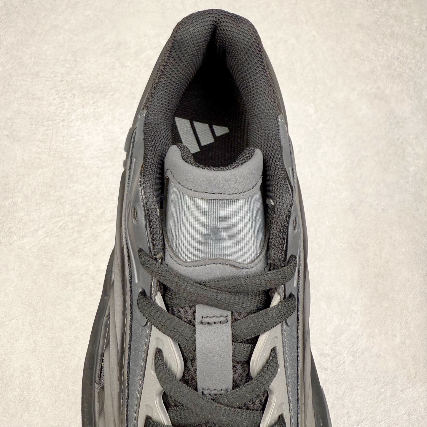 图片[5]-AD XLG MTW系列 舒适百搭防滑耐磨低帮跑步鞋老爹鞋 JR5383 鞋面采用贯穿式银条 完整的线条流畅度带来充分的视觉享受 鞋舌若隐若现的LOGO充满神秘感 夸张的鞋后跟幅度设计 线条感延伸至后跟标志三条杆彰显adidas调性 中底采用LIGHT STRIKE科技 在满足穿搭属性的同时提供舒适的脚感 完整的流线型设计语言 从鞋面贯穿到鞋底以及鞋花纹路 颜值与实力兼具 秀场与日常皆融 未来已来 让我们继续期待 实拍调校N版已经零色差零失真 百分百还原实物色彩所见即所得 不存在货不对板色差等低级问题 选购参考实物拍摄 不混卖不参货 只用心做好货严格选品 承诺混一赔十 尺码：36 36.5 37.5 38 38.5 39 40 40.5 41 42 42.5 43 44 44.5 45-选品中心