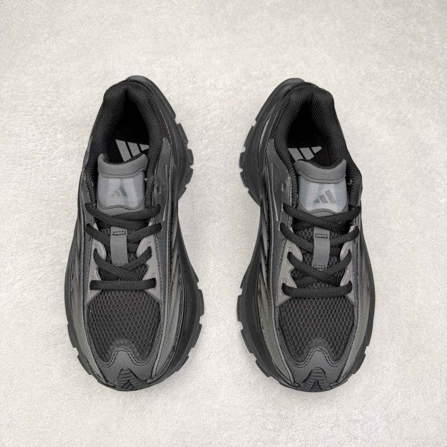 图片[2]-AD XLG MTW系列 舒适百搭防滑耐磨低帮跑步鞋老爹鞋 JR5383 鞋面采用贯穿式银条 完整的线条流畅度带来充分的视觉享受 鞋舌若隐若现的LOGO充满神秘感 夸张的鞋后跟幅度设计 线条感延伸至后跟标志三条杆彰显adidas调性 中底采用LIGHT STRIKE科技 在满足穿搭属性的同时提供舒适的脚感 完整的流线型设计语言 从鞋面贯穿到鞋底以及鞋花纹路 颜值与实力兼具 秀场与日常皆融 未来已来 让我们继续期待 实拍调校N版已经零色差零失真 百分百还原实物色彩所见即所得 不存在货不对板色差等低级问题 选购参考实物拍摄 不混卖不参货 只用心做好货严格选品 承诺混一赔十 尺码：36 36.5 37.5 38 38.5 39 40 40.5 41 42 42.5 43 44 44.5 45-选品中心