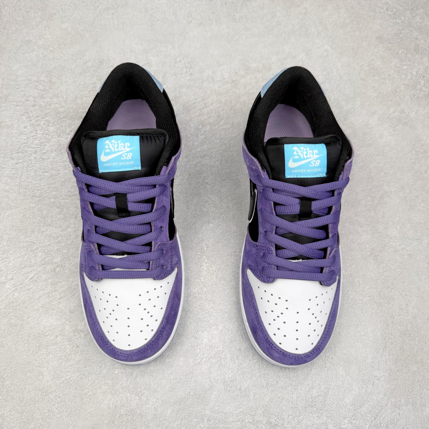 图片[2]-＃F版 Hayley Wilson x NK Dunk SB DUNK LOW PRO 联名紫黑白 HJ0513-500 极限压缩利润空间 超乎所想的高性价比 用料绝不含糊 原盒原配 正确耐磨橡胶大底 超高清洁度 全鞋零毛边皮料切割 全套原楦原模倾力打造完美版型 尺码：36 36.5 37.5 38 38.5 39 40 40.5 41 42 42.5 43 44 44.5 45 46 47.5-选品中心