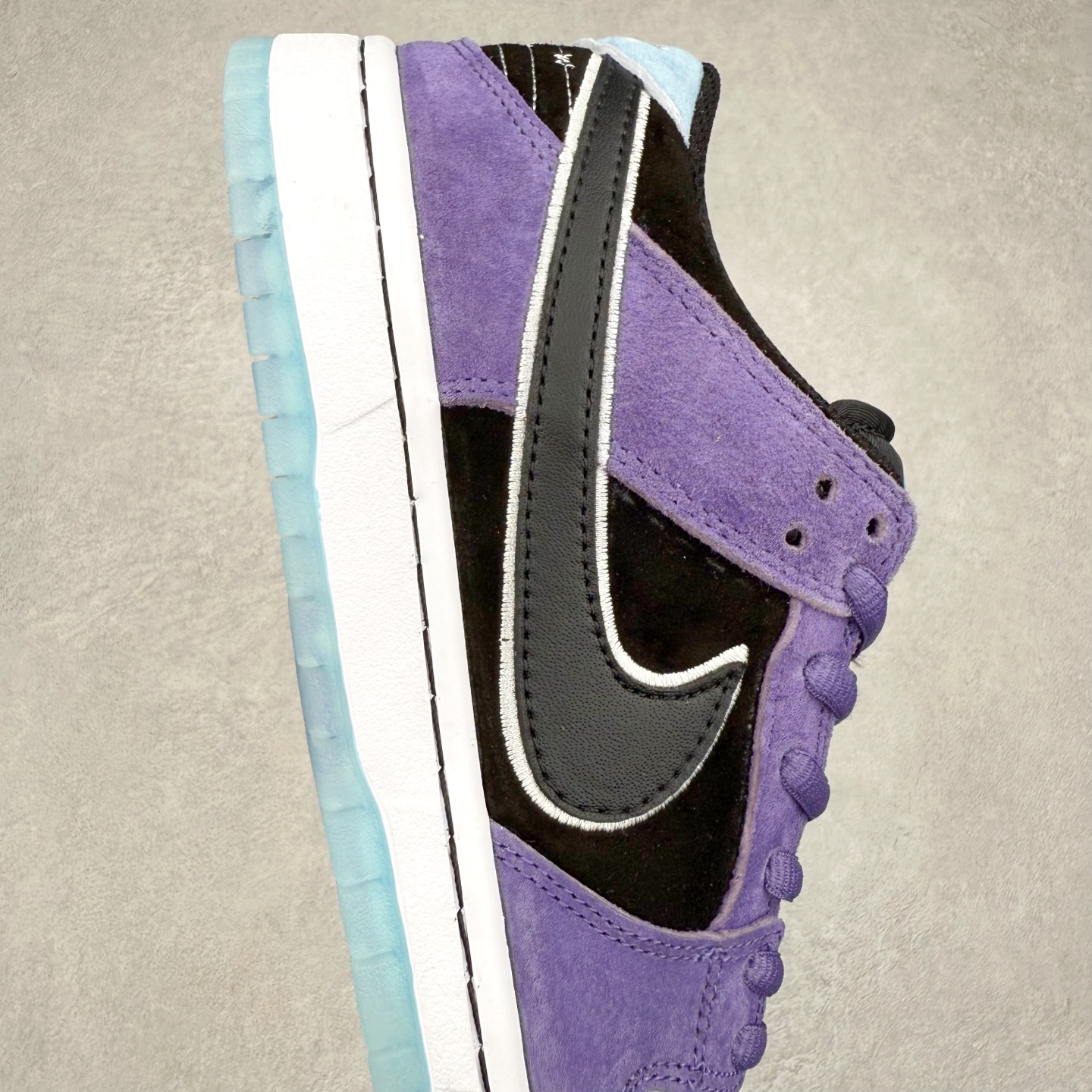 图片[6]-＃F版 Hayley Wilson x NK Dunk SB DUNK LOW PRO 联名紫黑白 HJ0513-500 极限压缩利润空间 超乎所想的高性价比 用料绝不含糊 原盒原配 正确耐磨橡胶大底 超高清洁度 全鞋零毛边皮料切割 全套原楦原模倾力打造完美版型 尺码：36 36.5 37.5 38 38.5 39 40 40.5 41 42 42.5 43 44 44.5 45 46 47.5-选品中心