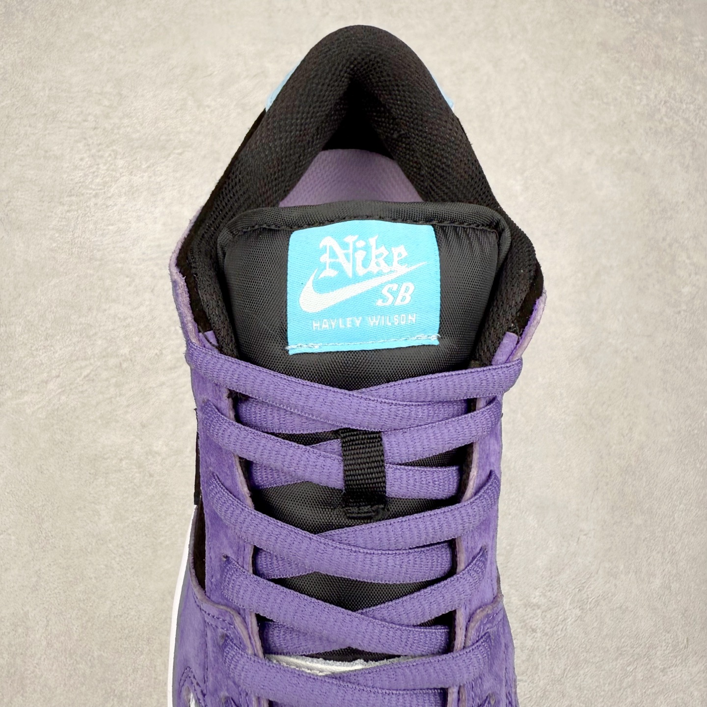 图片[5]-＃F版 Hayley Wilson x NK Dunk SB DUNK LOW PRO 联名紫黑白 HJ0513-500 极限压缩利润空间 超乎所想的高性价比 用料绝不含糊 原盒原配 正确耐磨橡胶大底 超高清洁度 全鞋零毛边皮料切割 全套原楦原模倾力打造完美版型 尺码：36 36.5 37.5 38 38.5 39 40 40.5 41 42 42.5 43 44 44.5 45 46 47.5-选品中心