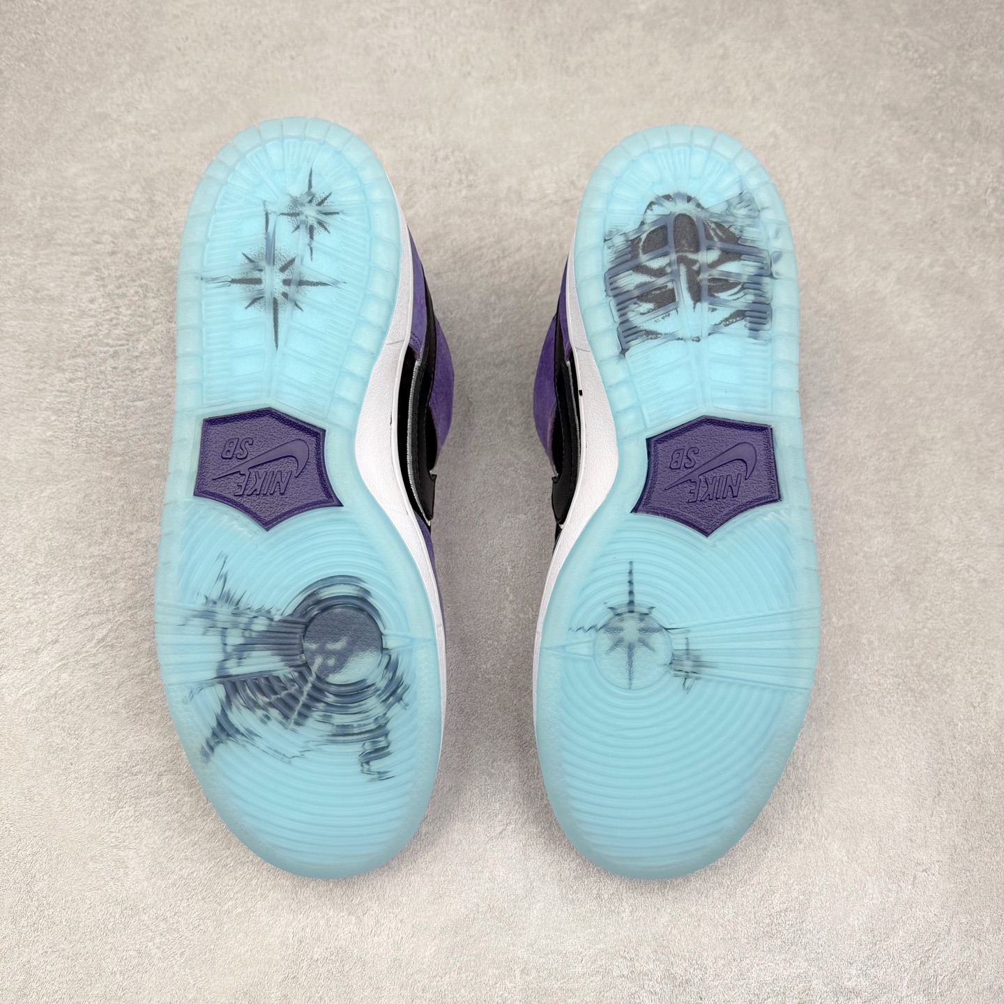 图片[9]-＃F版 Hayley Wilson x NK Dunk SB DUNK LOW PRO 联名紫黑白 HJ0513-500 极限压缩利润空间 超乎所想的高性价比 用料绝不含糊 原盒原配 正确耐磨橡胶大底 超高清洁度 全鞋零毛边皮料切割 全套原楦原模倾力打造完美版型 尺码：36 36.5 37.5 38 38.5 39 40 40.5 41 42 42.5 43 44 44.5 45 46 47.5-选品中心