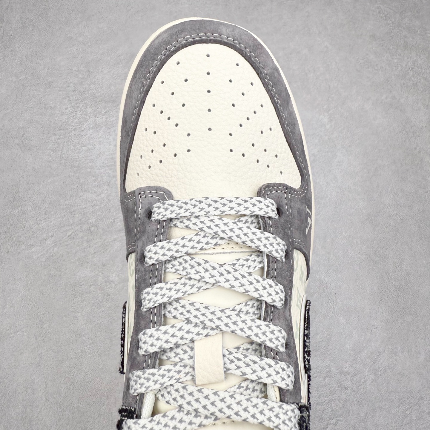 图片[4]-NK Dunk Low 定制配色 YX5066-387 大厂出品 极力推荐 原装头层材料 独家版型蒸餾加工帶來的是更好的视觉和脚感体验大厂纯原品质出货 清洁度 电绣工艺 皮料切割干净无任何毛边 细节完美 实拍调校N版已经零色差零失真 百分百还原实物色彩所见即所得 不存在货不对板色差等低级问题 选购参考实物拍摄 不混卖不参货 只用心做好货严格选品 承诺混一赔十 尺码：36 36.5 37.5 38 38.5 39 40 40.5 41 42 42.5 43 44 44.5 45-选品中心