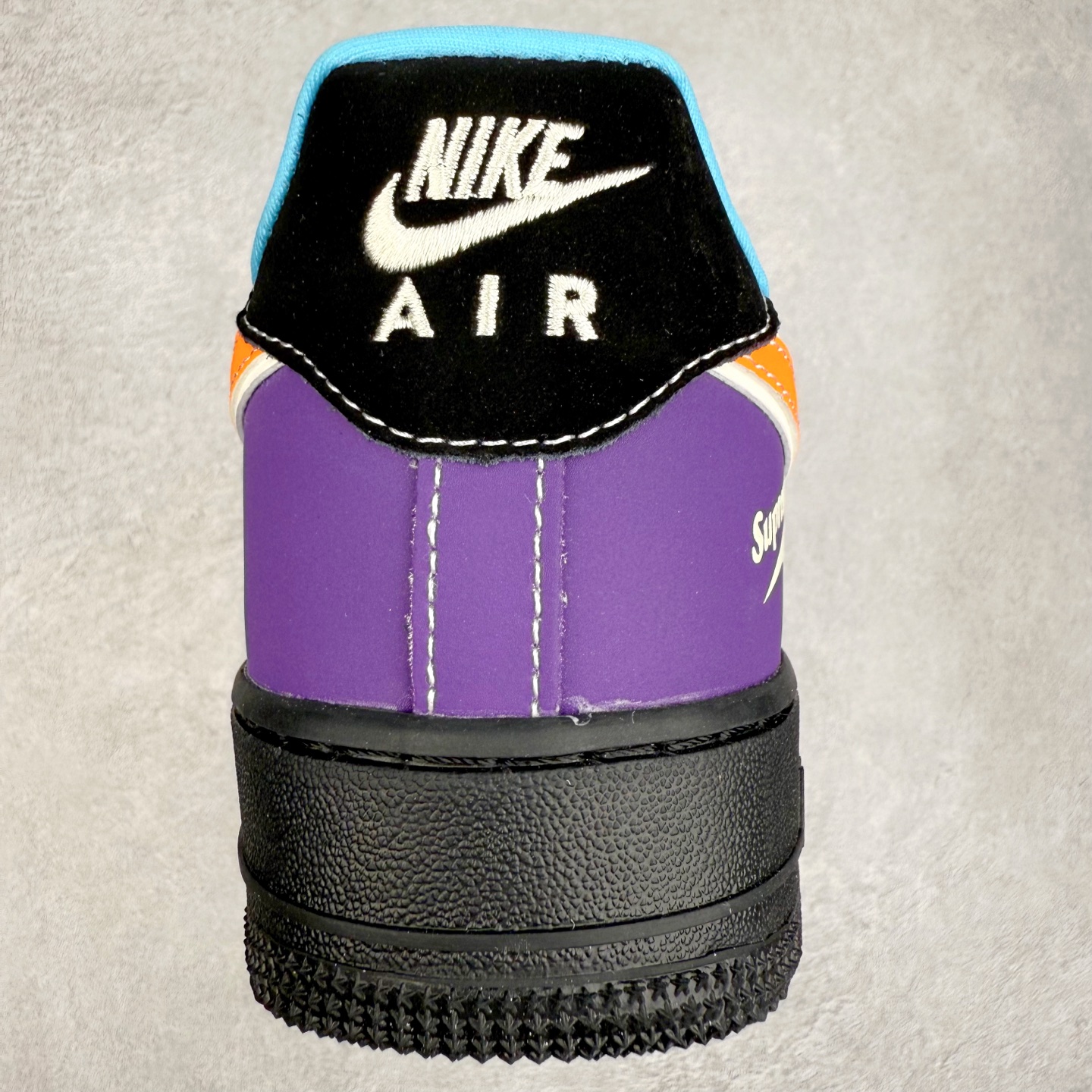 图片[8]-NK Air Force 1´07 Low 空军一号低帮百搭休闲运动板鞋 KB1688-004 柔软、弹性十足的缓震性能和出色的中底设计 横跨复古与现代的外型结合 造就出风靡全球 三十多年的Force 1 直到今天还深受青睐 实拍调校N版已经零色差零失真 百分百还原实物色彩所见即所得 不存在货不对板色差等低级问题 选购参考实物拍摄 不混卖不参货 只用心做好货严格选品 承诺混一赔十 尺码：36 36.5 37.5 38 38.5 39 40 40.5 41 42 42.5 43 44 44.5 45-选品中心