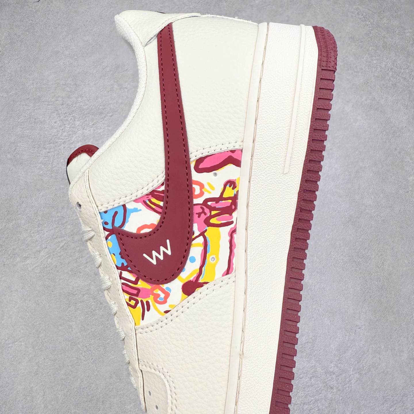 图片[7]-NK Air Force 1´07 Low 空军一号低帮百搭休闲运动板鞋 HJ3318-002 柔软、弹性十足的缓震性能和出色的中底设计 横跨复古与现代的外型结合 造就出风靡全球 三十多年的Force 1 直到今天还深受青睐 实拍调校N版已经零色差零失真 百分百还原实物色彩所见即所得 不存在货不对板色差等低级问题 选购参考实物拍摄 不混卖不参货 只用心做好货严格选品 承诺混一赔十 尺码：36 36.5 37.5 38 38.5 39 40 40.5 41 42 42.5 43 44 44.5 45-选品中心