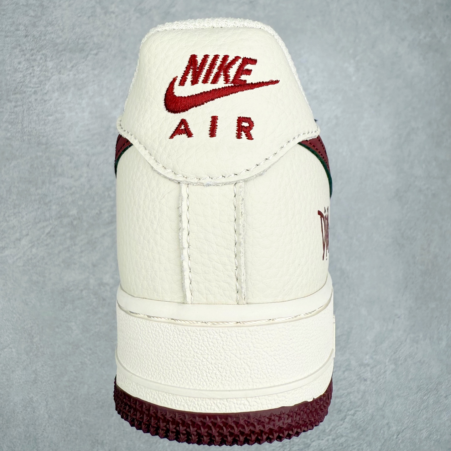 图片[8]-NK Air Force 1´07 Low 空军一号低帮百搭休闲运动板鞋 HJ3318-002 柔软、弹性十足的缓震性能和出色的中底设计 横跨复古与现代的外型结合 造就出风靡全球 三十多年的Force 1 直到今天还深受青睐 实拍调校N版已经零色差零失真 百分百还原实物色彩所见即所得 不存在货不对板色差等低级问题 选购参考实物拍摄 不混卖不参货 只用心做好货严格选品 承诺混一赔十 尺码：36 36.5 37.5 38 38.5 39 40 40.5 41 42 42.5 43 44 44.5 45-选品中心