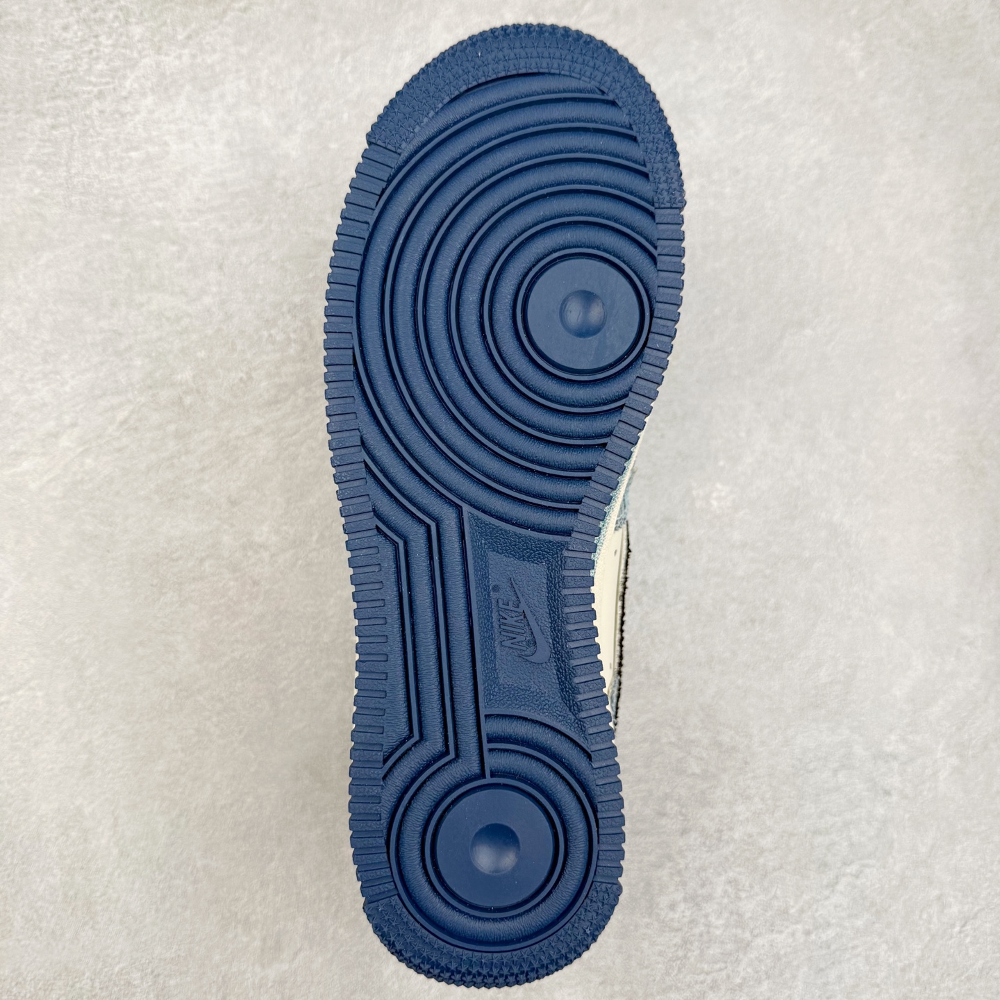 图片[9]-NK Air Force 1´07 Low 空军一号低帮百搭休闲运动板鞋 FB0607-770 柔软、弹性十足的缓震性能和出色的中底设计 横跨复古与现代的外型结合 造就出风靡全球 三十多年的Force 1 直到今天还深受青睐 实拍调校N版已经零色差零失真 百分百还原实物色彩所见即所得 不存在货不对板色差等低级问题 选购参考实物拍摄 不混卖不参货 只用心做好货严格选品 承诺混一赔十 尺码：36 36.5 37.5 38 38.5 39 40 40.5 41 42 42.5 43 44 44.5 45-选品中心