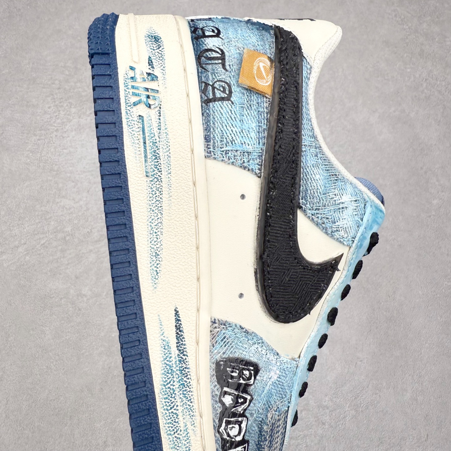 图片[6]-NK Air Force 1´07 Low 空军一号低帮百搭休闲运动板鞋 FB0607-770 柔软、弹性十足的缓震性能和出色的中底设计 横跨复古与现代的外型结合 造就出风靡全球 三十多年的Force 1 直到今天还深受青睐 实拍调校N版已经零色差零失真 百分百还原实物色彩所见即所得 不存在货不对板色差等低级问题 选购参考实物拍摄 不混卖不参货 只用心做好货严格选品 承诺混一赔十 尺码：36 36.5 37.5 38 38.5 39 40 40.5 41 42 42.5 43 44 44.5 45-选品中心