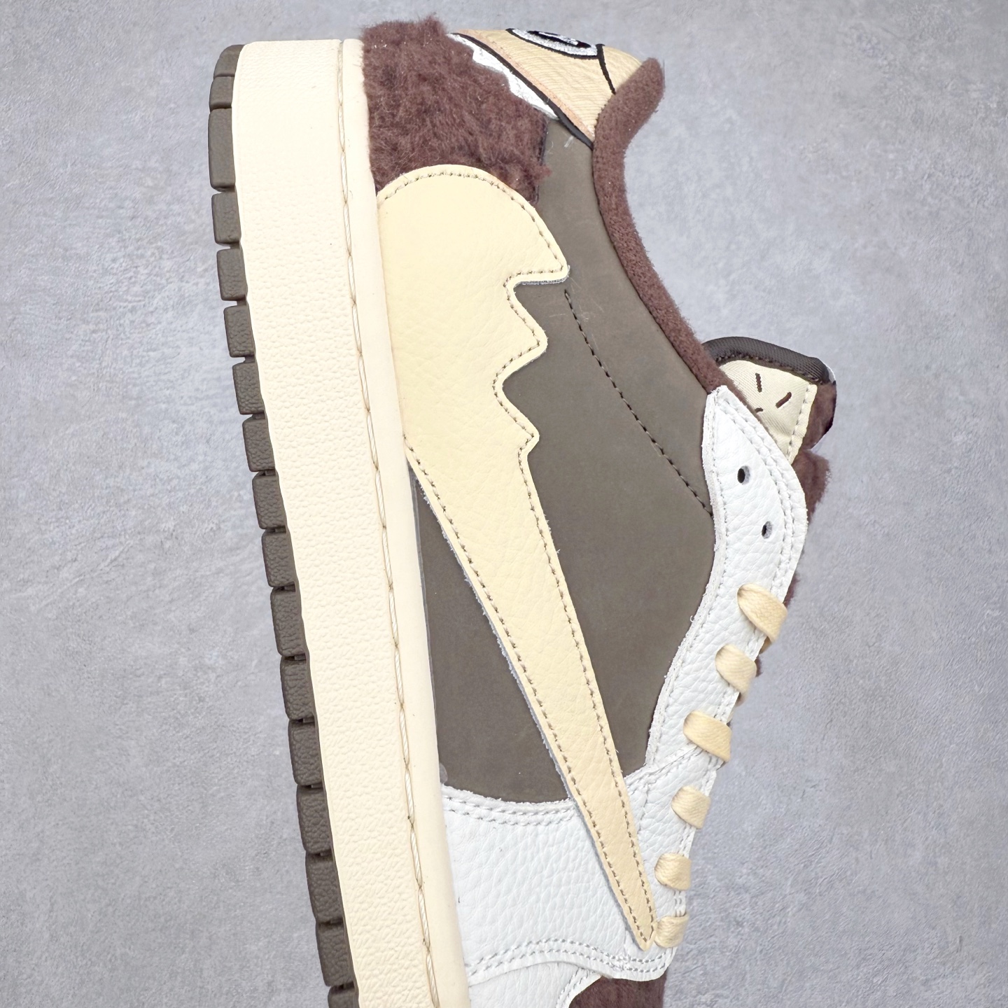 图片[6]-TS x Air Jordan AJ1 Low 倒钩低帮联名定制配色 XS7089-605 原厂内置气垫魔块 A模大底 头层小牛皮 鞋舌AJ原厂专用牛津布+AJ专用反口珍珠布+原厂无杂质高弹内里海棉+特殊封边弹力鞋带 实拍调校N版已经零色差零失真 百分百还原实物色彩所见即所得 不存在货不对板色差等低级问题 选购参考实物拍摄 不混卖不参货 只用心做好货严格选品 承诺混一赔十 尺码：36 36.5 37.5 38 38.5 39 40 40.5 41 42 42.5 43 44 44.5 45-选品中心