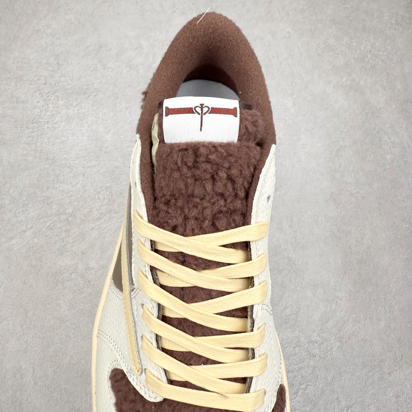 图片[5]-TS x Air Jordan AJ1 Low 倒钩低帮联名定制配色 XS7089-605 原厂内置气垫魔块 A模大底 头层小牛皮 鞋舌AJ原厂专用牛津布+AJ专用反口珍珠布+原厂无杂质高弹内里海棉+特殊封边弹力鞋带 实拍调校N版已经零色差零失真 百分百还原实物色彩所见即所得 不存在货不对板色差等低级问题 选购参考实物拍摄 不混卖不参货 只用心做好货严格选品 承诺混一赔十 尺码：36 36.5 37.5 38 38.5 39 40 40.5 41 42 42.5 43 44 44.5 45-选品中心