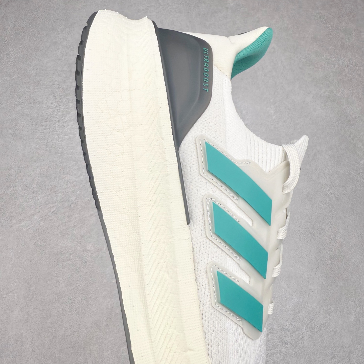 图片[6]-＃纯原 AD Ultra Boost 5X 2025高性能版5X系列UB低帮袜套式针织透气缓震休闲运动慢跑鞋 JQ2903 全新Ultraboost 5X官宣，颠覆以往，迎来该系列自2015年首次亮相最大一次革新！从鞋面到中底配置都有新的突破，跟着小编一同探究“阿迪UB有史以来最大升级”！Ultraboost 5X革新中底配置，采用LightBoost V2泡沫，与Ultraboost Light相比，前掌能量反馈增加2%。与此同时“加厚不增重”，中底相较于上一代更轻，让跑者每一次迈步都能得到更柔软、更澎湃的能量反馈。搭配X形“Torsion System”扭转系统，助力跑者从落地到脚趾离地过程的平稳过渡。Ultraboost 5X升级中足锁定性能，革新Mono Primeknit自适应鞋面配置，搭配轻质无笼鞋面结构，更加贴合跑者脚部。大底由Continental™橡胶制成，更耐磨，抓地力更出色。Adidas全新推出ULTRABOOST 5X，专注日常跑步，适用于任何级别的跑者，无距离门槛限制。兼具有氧跑、中短距离慢跑、节奏跑、间歇跑、日常通勤等各种场景，ULTRABOOST 5X都能给你带来优质的跑步体验。尺码：39⅓ 40 40⅔ 41⅓ 42 42⅔ 43⅓ 44 44⅔ 45 46 47⅔ 48-选品中心