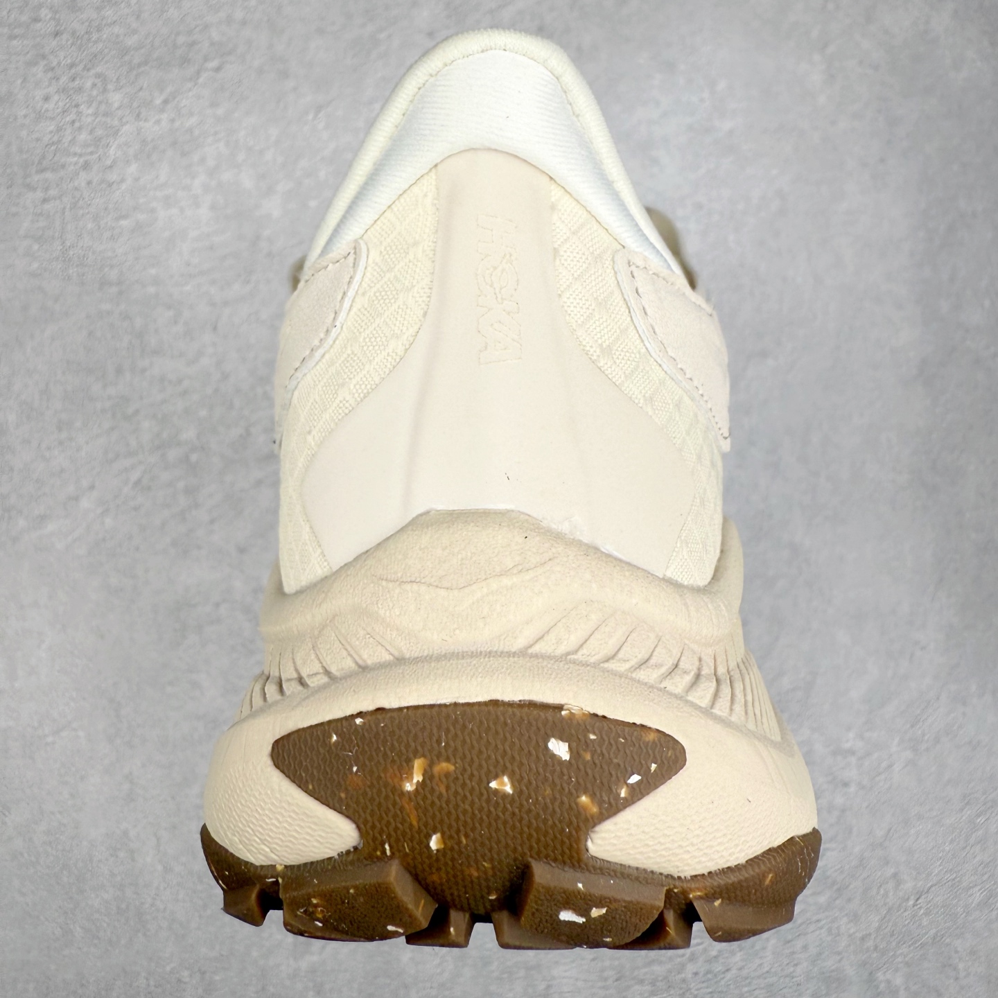 图片[8]-HOKA ONE ONE PROJECT TRANSPORT 舒适百搭防滑耐磨低帮生活休闲鞋 男女同款 HOKA ONE ONE是来自美国的跑步鞋知名品牌，创立于2009年，始终致力于为所有跑者提供更新、更好的跑步装备。相比常规跑鞋，HOKA ONE ONE特别研发使用性能独特的几何形跑鞋中底，此种鞋底更厚、更高、回弹性也更好，除了卓越的缓冲性能，它还能內各种阶段的跑者带来更具动感、更加稳定的跑步体验。HOKAONE ONE从设计之初就清楚意识到，要保证跑者步幅的均匀一致，双脚自然而然的运动至关重要。尺码：36 36.5 37.5 38 38.5 39 40 40.5 41 42 42.5 43 44 44.5 45-选品中心