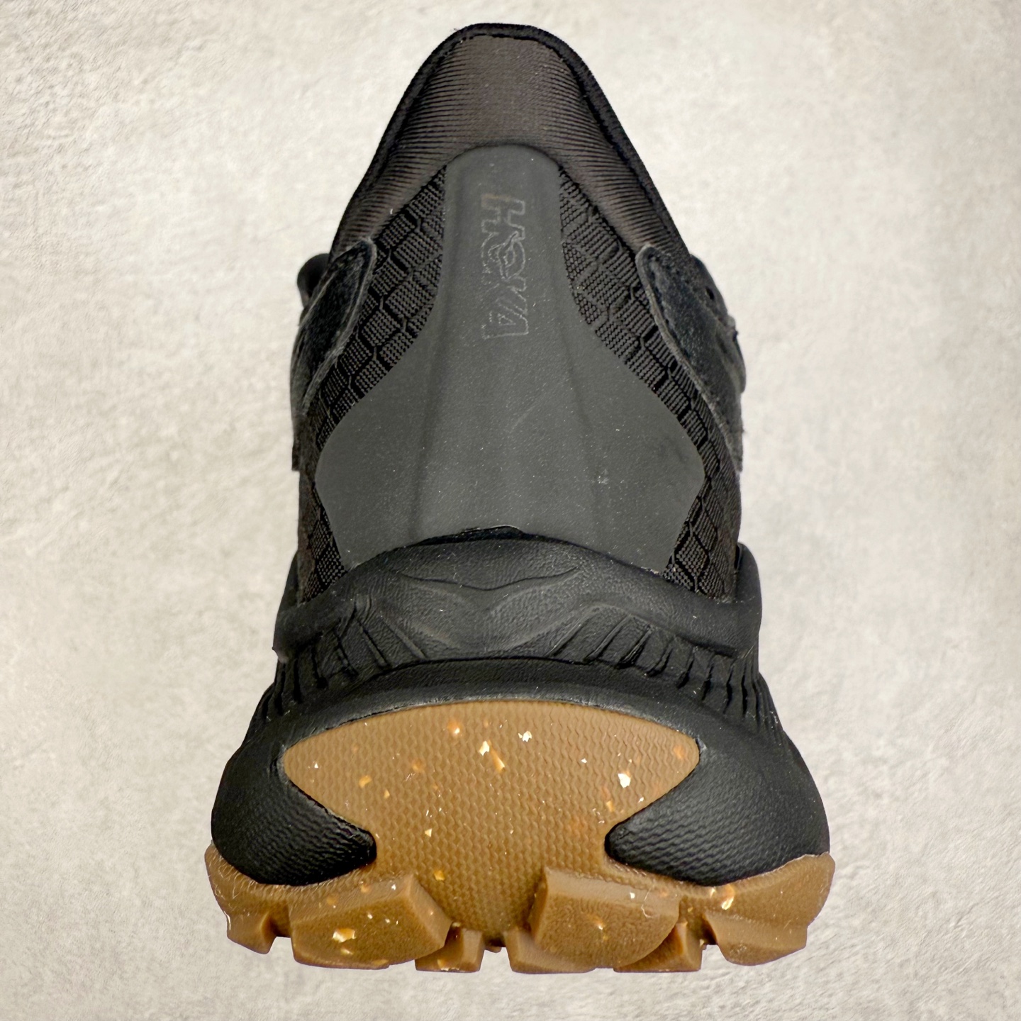 图片[8]-HOKA ONE ONE PROJECT TRANSPORT 舒适百搭防滑耐磨低帮生活休闲鞋 男女同款 HOKA ONE ONE是来自美国的跑步鞋知名品牌，创立于2009年，始终致力于为所有跑者提供更新、更好的跑步装备。相比常规跑鞋，HOKA ONE ONE特别研发使用性能独特的几何形跑鞋中底，此种鞋底更厚、更高、回弹性也更好，除了卓越的缓冲性能，它还能內各种阶段的跑者带来更具动感、更加稳定的跑步体验。HOKAONE ONE从设计之初就清楚意识到，要保证跑者步幅的均匀一致，双脚自然而然的运动至关重要。尺码：36 36.5 37.5 38 38.5 39 40 40.5 41 42 42.5 43 44 44.5 45-选品中心