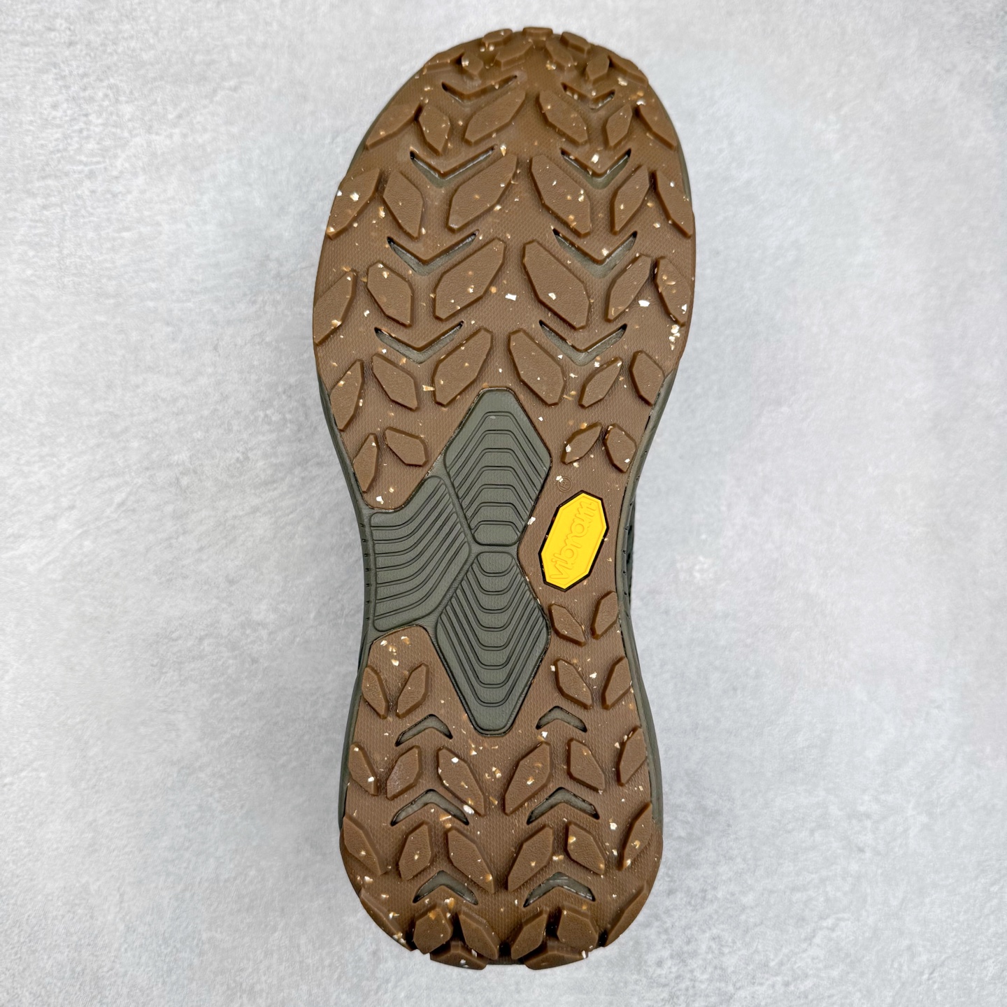 图片[9]-HOKA ONE ONE PROJECT TRANSPORT 舒适百搭防滑耐磨低帮生活休闲鞋 男女同款 HOKA ONE ONE是来自美国的跑步鞋知名品牌，创立于2009年，始终致力于为所有跑者提供更新、更好的跑步装备。相比常规跑鞋，HOKA ONE ONE特别研发使用性能独特的几何形跑鞋中底，此种鞋底更厚、更高、回弹性也更好，除了卓越的缓冲性能，它还能內各种阶段的跑者带来更具动感、更加稳定的跑步体验。HOKAONE ONE从设计之初就清楚意识到，要保证跑者步幅的均匀一致，双脚自然而然的运动至关重要。尺码：36 36.5 37.5 38 38.5 39 40 40.5 41 42 42.5 43 44 44.5 45-选品中心