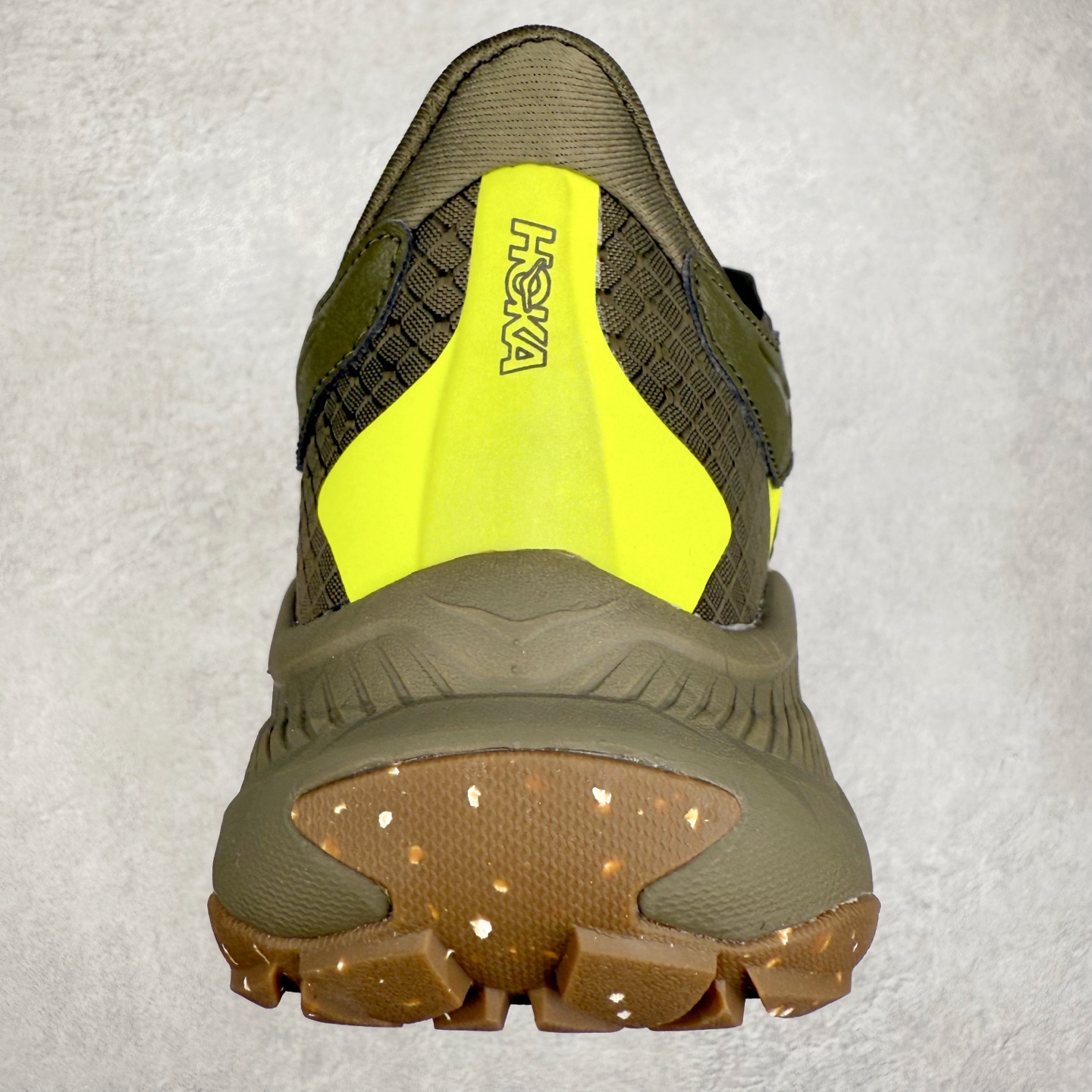 图片[8]-HOKA ONE ONE PROJECT TRANSPORT 舒适百搭防滑耐磨低帮生活休闲鞋 男女同款 HOKA ONE ONE是来自美国的跑步鞋知名品牌，创立于2009年，始终致力于为所有跑者提供更新、更好的跑步装备。相比常规跑鞋，HOKA ONE ONE特别研发使用性能独特的几何形跑鞋中底，此种鞋底更厚、更高、回弹性也更好，除了卓越的缓冲性能，它还能內各种阶段的跑者带来更具动感、更加稳定的跑步体验。HOKAONE ONE从设计之初就清楚意识到，要保证跑者步幅的均匀一致，双脚自然而然的运动至关重要。尺码：36 36.5 37.5 38 38.5 39 40 40.5 41 42 42.5 43 44 44.5 45-选品中心