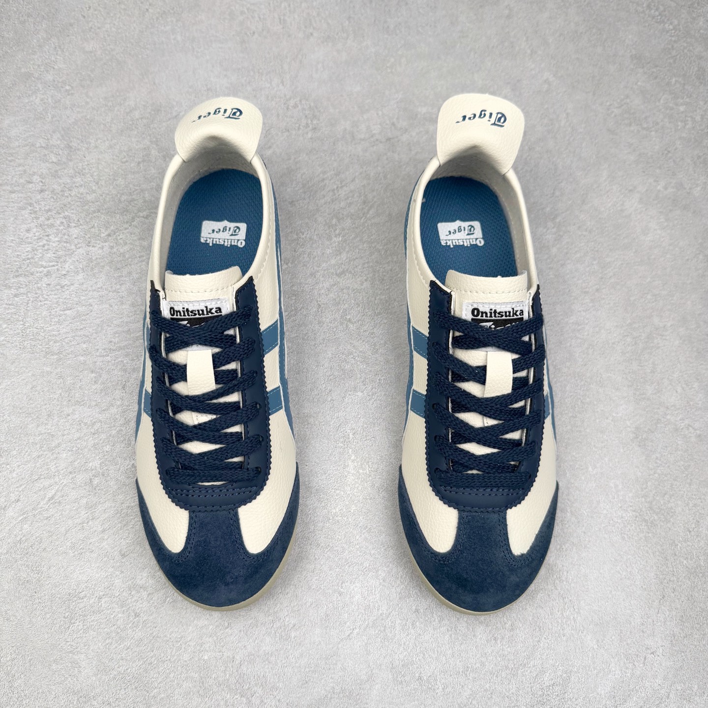 图片[2]-＃纯原福利 Asics Onitsuka Tiger MEXICO 66 亚瑟士鬼冢虎复古经典板鞋 市场最强版本 原厂牛津布加持 海外订单工厂出品 超成熟稳定的做工品控 原装全套纸板楦头开发 原汁原味 完美呈现版型 私模正确鞋底咬花纹路 一比一鞋头弧度高度鞋身弧度 绝不口嗨 细节品控鞋型随意秒杀市面 原档咬花纹路私模大底 一个单元有六个三角形 总体形拼接呈现花瓣状 官方四联吊牌 原装Ortholite轻量化鞋垫 原盒原配 质保卡 说明书 钢印防尘纸 纸板中底带钢印 乳胶组合鞋垫 支持全方位的对比专柜 产品从款式颜色造型上体现出追求舒适和细节的完美 鞋类更是推崇手工制作的严谨与完美 融舒适性与可穿性的设计风格 注重细节的完美和别致魅力 既保持稳重 又不失轻松的时尚感 尺码：36 37 37.5 38 39 39.5 40 40.5 41.5 42 42.5 43.5 44 45-选品中心