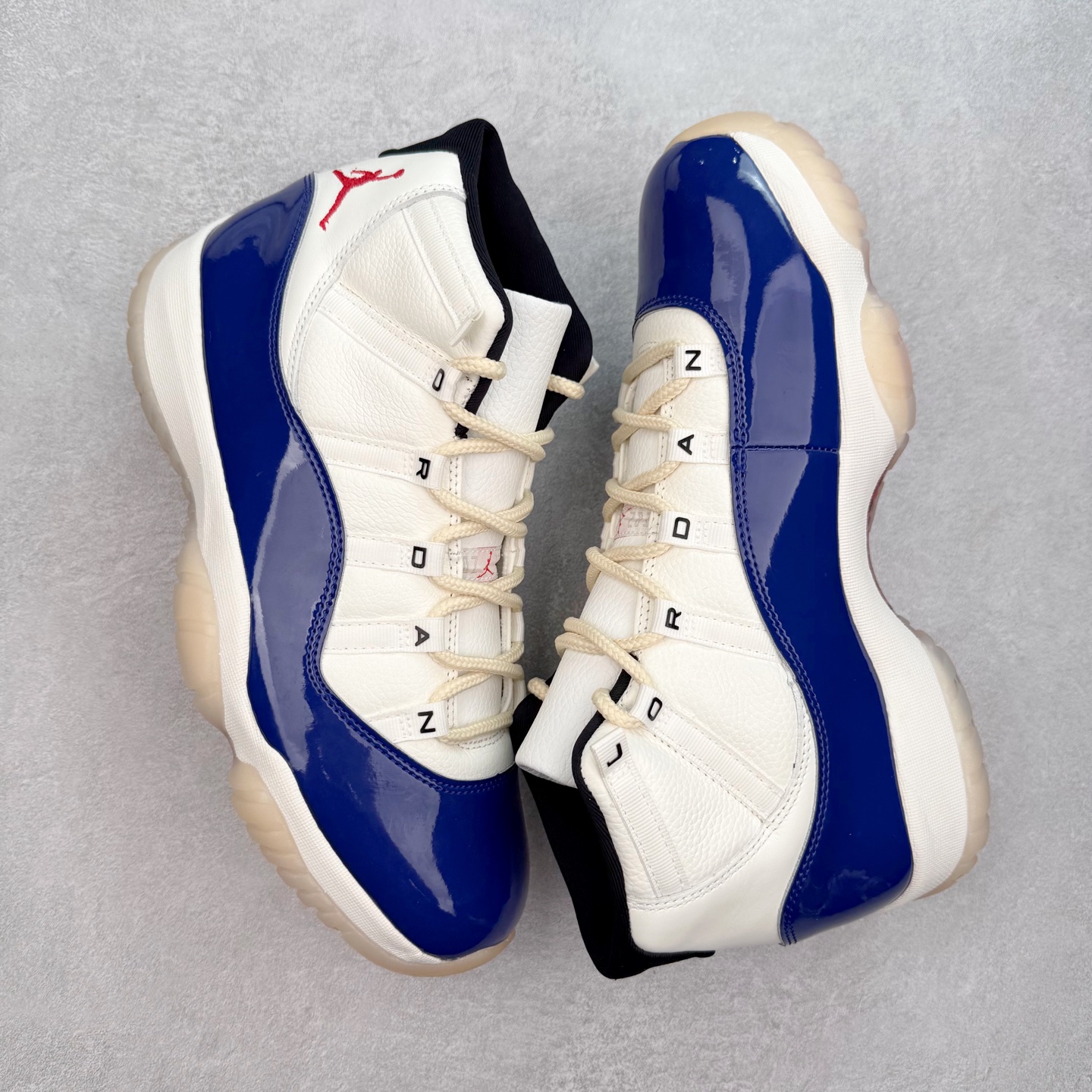 图片[3]-＃K版纯原 Air Jordan AJ11 Retro High Rare Air 高帮系列 氧化做旧宝蓝 IH0296-400 市场中端王者 耗时半年巨作 全套原纸板楦头开发 确保原汁原味 完美呈现11代版型 此版本只针对中端市场 皮料材质有所更替 其他数据细节工艺流程均保持一致绝不口嗨 细节品控鞋型随意秒杀市面3XX 原楦原档案数据开模打造 原厂中底拉帮钢印 原厂进口漆皮 防冻不开裂 原装鞋撑 水晶大底正确色度色泽 原楦原数据刺绣 原厂车缝走线及对位 毫厘不差 飞人logo采用原数据电脑刺绣 原装正品碳纤维真实碳板 增强抗扭 原内标 原盒标 正确官方原盒 防氧化水晶外底 原厂配套全掌solo气垫 进口港宝加持 后跟自然饱满 全鞋荧光划线卡点 追求极致完美 每一双都是工艺品 多重QC质检 超越公司货的品控标准 实实在在的免检产品 尺码：36 36.5 37.5 38 38.5 39 40 40.5 41 42 42.5 43 44 44.5 45 46 47.5-选品中心
