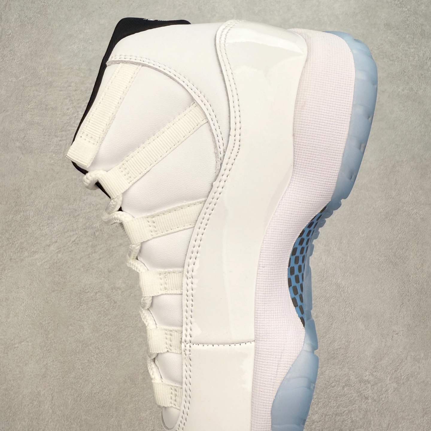 图片[7]-＃K版纯原 Air Jordan AJ11 Retro High 高帮系列 传奇蓝 CT8012-104 市场中端王者 耗时半年巨作 全套原纸板楦头开发 确保原汁原味 完美呈现11代版型 此版本只针对中端市场 皮料材质有所更替 其他数据细节工艺流程均保持一致绝不口嗨 细节品控鞋型随意秒杀市面3XX 原楦原档案数据开模打造 原厂中底拉帮钢印 原厂进口漆皮 防冻不开裂 原装鞋撑 水晶大底正确色度色泽 原楦原数据刺绣 原厂车缝走线及对位 毫厘不差 飞人logo采用原数据电脑刺绣 原装正品碳纤维真实碳板 增强抗扭 原内标 原盒标 正确官方原盒 防氧化水晶外底 原厂配套全掌solo气垫 进口港宝加持 后跟自然饱满 全鞋荧光划线卡点 追求极致完美 每一双都是工艺品 多重QC质检 超越公司货的品控标准 实实在在的免检产品 尺码：36 36.5 37.5 38 38.5 39 40 40.5 41 42 42.5 43 44 44.5 45 46 47.5-选品中心