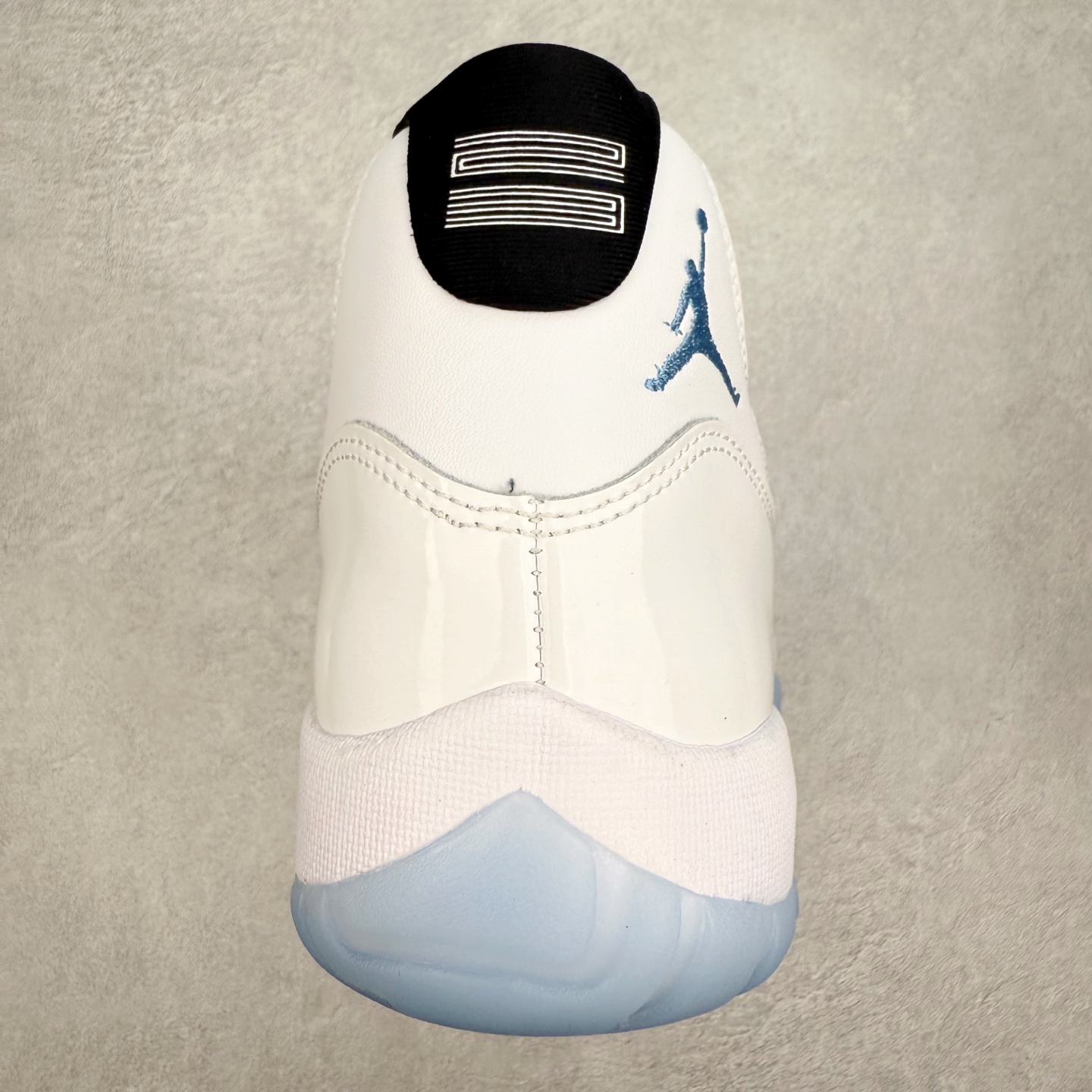 图片[8]-＃K版纯原 Air Jordan AJ11 Retro High 高帮系列 传奇蓝 CT8012-104 市场中端王者 耗时半年巨作 全套原纸板楦头开发 确保原汁原味 完美呈现11代版型 此版本只针对中端市场 皮料材质有所更替 其他数据细节工艺流程均保持一致绝不口嗨 细节品控鞋型随意秒杀市面3XX 原楦原档案数据开模打造 原厂中底拉帮钢印 原厂进口漆皮 防冻不开裂 原装鞋撑 水晶大底正确色度色泽 原楦原数据刺绣 原厂车缝走线及对位 毫厘不差 飞人logo采用原数据电脑刺绣 原装正品碳纤维真实碳板 增强抗扭 原内标 原盒标 正确官方原盒 防氧化水晶外底 原厂配套全掌solo气垫 进口港宝加持 后跟自然饱满 全鞋荧光划线卡点 追求极致完美 每一双都是工艺品 多重QC质检 超越公司货的品控标准 实实在在的免检产品 尺码：36 36.5 37.5 38 38.5 39 40 40.5 41 42 42.5 43 44 44.5 45 46 47.5-选品中心