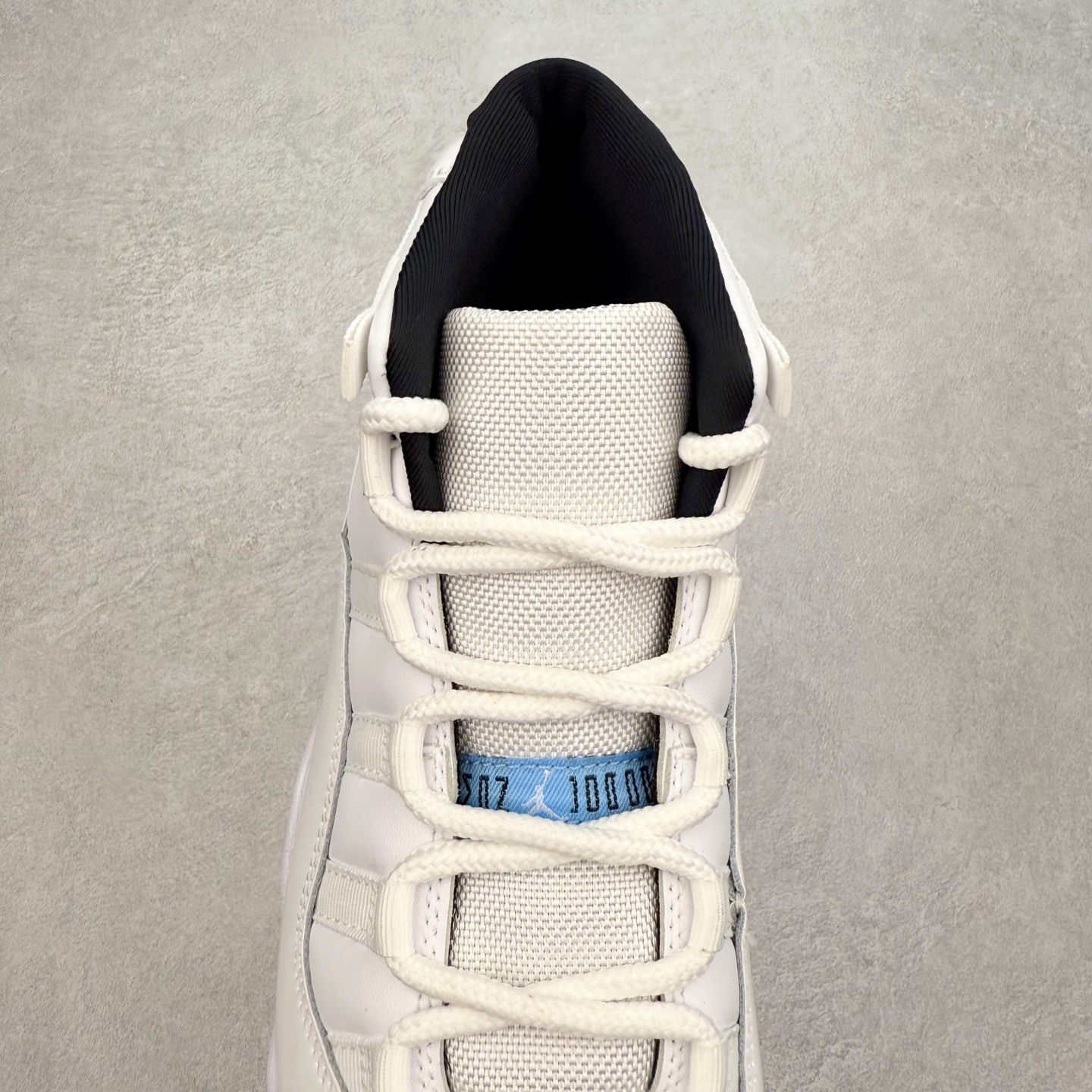 图片[5]-＃K版纯原 Air Jordan AJ11 Retro High 高帮系列 传奇蓝 CT8012-104 市场中端王者 耗时半年巨作 全套原纸板楦头开发 确保原汁原味 完美呈现11代版型 此版本只针对中端市场 皮料材质有所更替 其他数据细节工艺流程均保持一致绝不口嗨 细节品控鞋型随意秒杀市面3XX 原楦原档案数据开模打造 原厂中底拉帮钢印 原厂进口漆皮 防冻不开裂 原装鞋撑 水晶大底正确色度色泽 原楦原数据刺绣 原厂车缝走线及对位 毫厘不差 飞人logo采用原数据电脑刺绣 原装正品碳纤维真实碳板 增强抗扭 原内标 原盒标 正确官方原盒 防氧化水晶外底 原厂配套全掌solo气垫 进口港宝加持 后跟自然饱满 全鞋荧光划线卡点 追求极致完美 每一双都是工艺品 多重QC质检 超越公司货的品控标准 实实在在的免检产品 尺码：36 36.5 37.5 38 38.5 39 40 40.5 41 42 42.5 43 44 44.5 45 46 47.5-选品中心