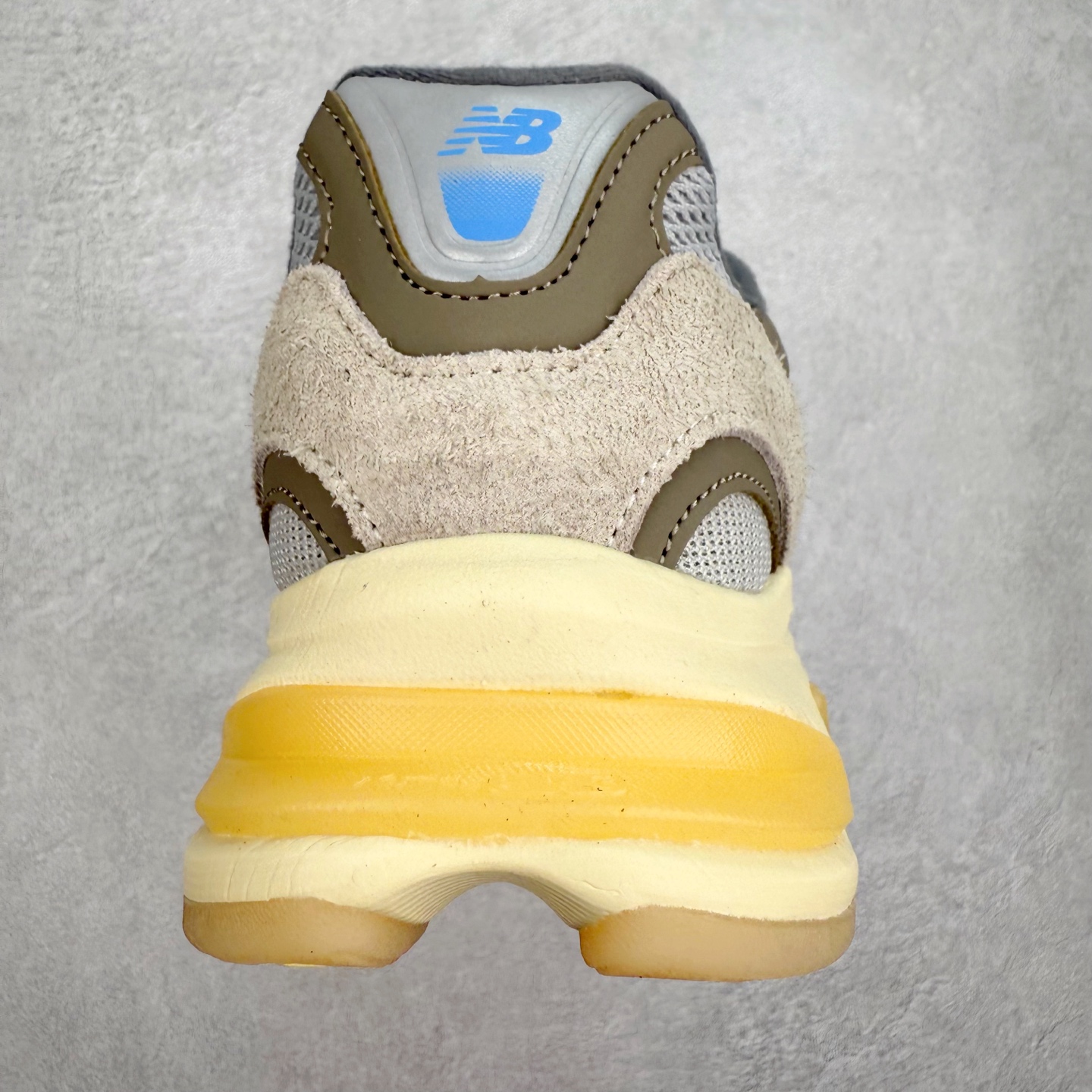 图片[8]-New Balance NB2010系列新百伦经典复古休闲运动板鞋 以ENCAP中底配以升级版 N-ERGY缓震物料 鞋面则采用特色的柔软麂皮搭以NewBalance经典的尼龙网布 低调中还原跑鞋本真 更年轻化的设计理念与材质 让新世代青年得以用全新视角体验经典鞋款的传奇魅力尺码：36 37 37.5 38 38.5 39.5 40 40.5 41.5 42 42.5 43 44 45-选品中心