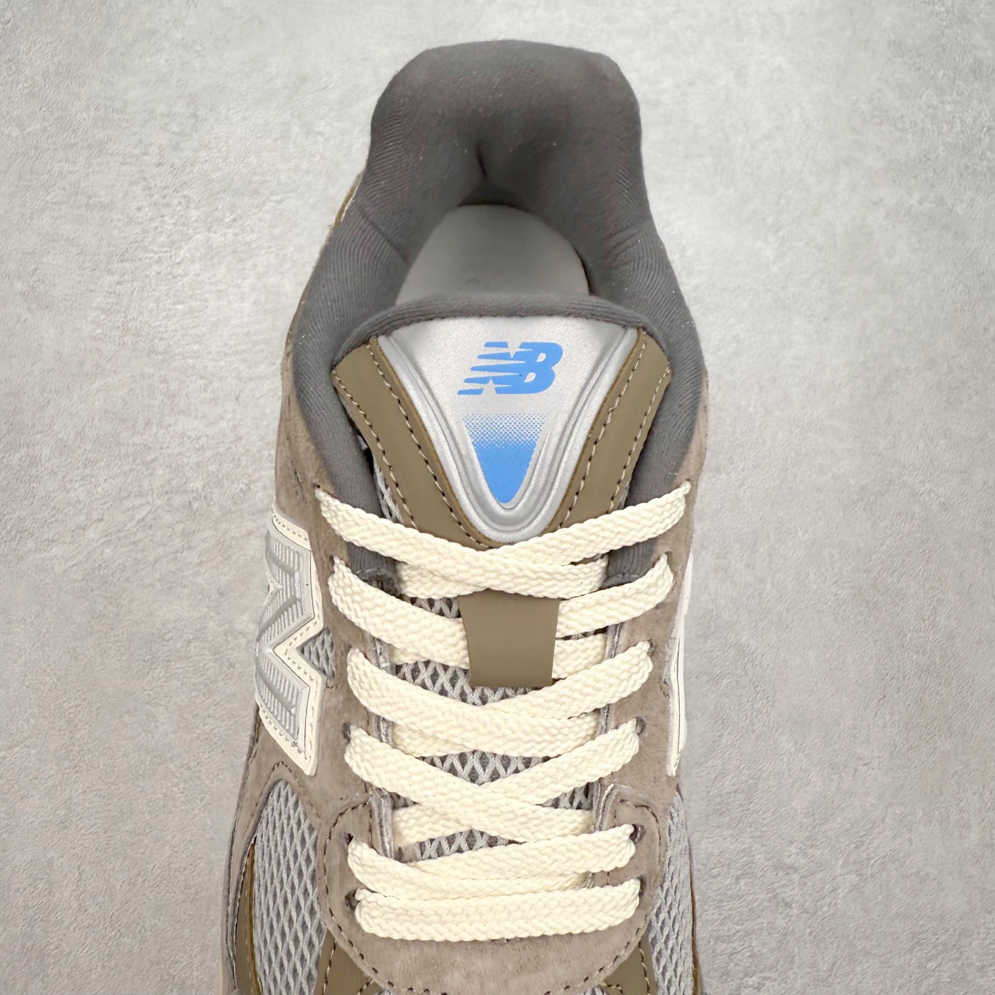 图片[5]-New Balance NB2010系列新百伦经典复古休闲运动板鞋 以ENCAP中底配以升级版 N-ERGY缓震物料 鞋面则采用特色的柔软麂皮搭以NewBalance经典的尼龙网布 低调中还原跑鞋本真 更年轻化的设计理念与材质 让新世代青年得以用全新视角体验经典鞋款的传奇魅力尺码：36 37 37.5 38 38.5 39.5 40 40.5 41.5 42 42.5 43 44 45-选品中心