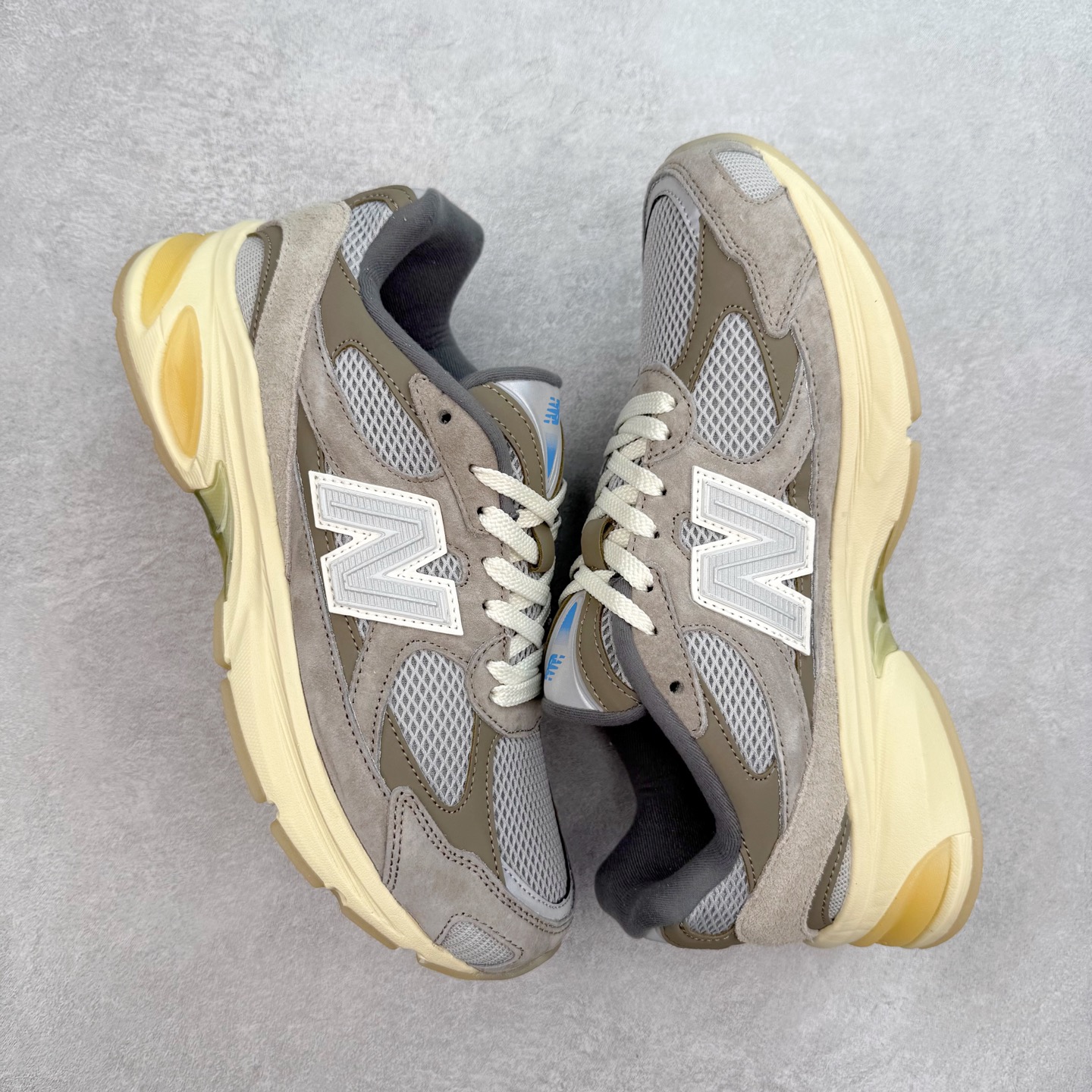 图片[3]-New Balance NB2010系列新百伦经典复古休闲运动板鞋 以ENCAP中底配以升级版 N-ERGY缓震物料 鞋面则采用特色的柔软麂皮搭以NewBalance经典的尼龙网布 低调中还原跑鞋本真 更年轻化的设计理念与材质 让新世代青年得以用全新视角体验经典鞋款的传奇魅力尺码：36 37 37.5 38 38.5 39.5 40 40.5 41.5 42 42.5 43 44 45-选品中心