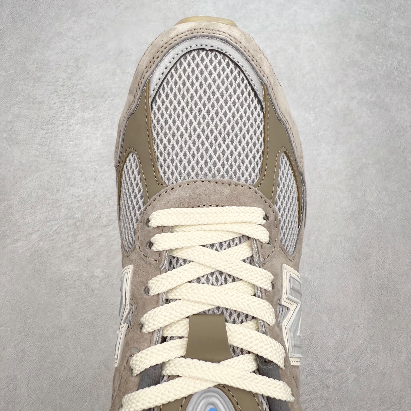 图片[4]-New Balance NB2010系列新百伦经典复古休闲运动板鞋 以ENCAP中底配以升级版 N-ERGY缓震物料 鞋面则采用特色的柔软麂皮搭以NewBalance经典的尼龙网布 低调中还原跑鞋本真 更年轻化的设计理念与材质 让新世代青年得以用全新视角体验经典鞋款的传奇魅力尺码：36 37 37.5 38 38.5 39.5 40 40.5 41.5 42 42.5 43 44 45-选品中心