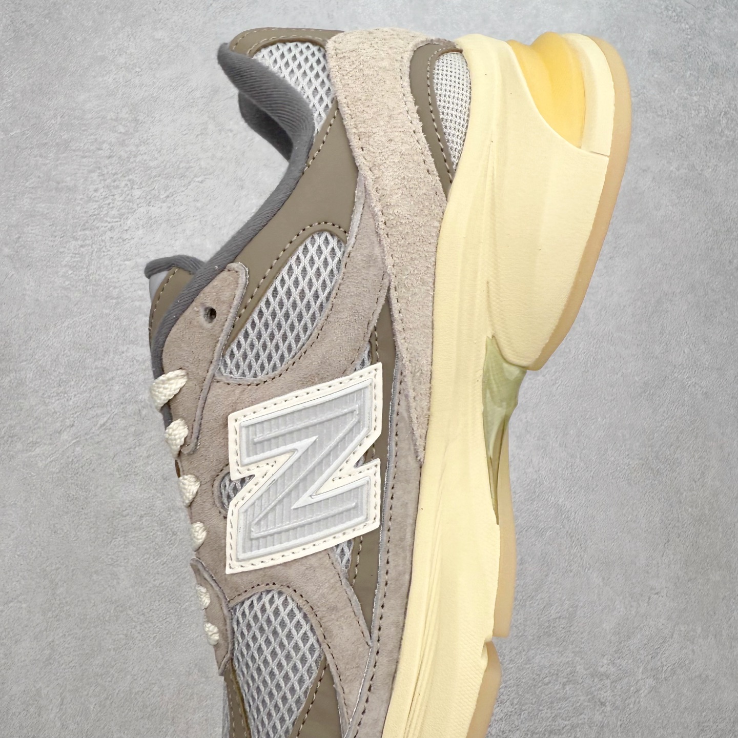 图片[7]-New Balance NB2010系列新百伦经典复古休闲运动板鞋 以ENCAP中底配以升级版 N-ERGY缓震物料 鞋面则采用特色的柔软麂皮搭以NewBalance经典的尼龙网布 低调中还原跑鞋本真 更年轻化的设计理念与材质 让新世代青年得以用全新视角体验经典鞋款的传奇魅力尺码：36 37 37.5 38 38.5 39.5 40 40.5 41.5 42 42.5 43 44 45-选品中心