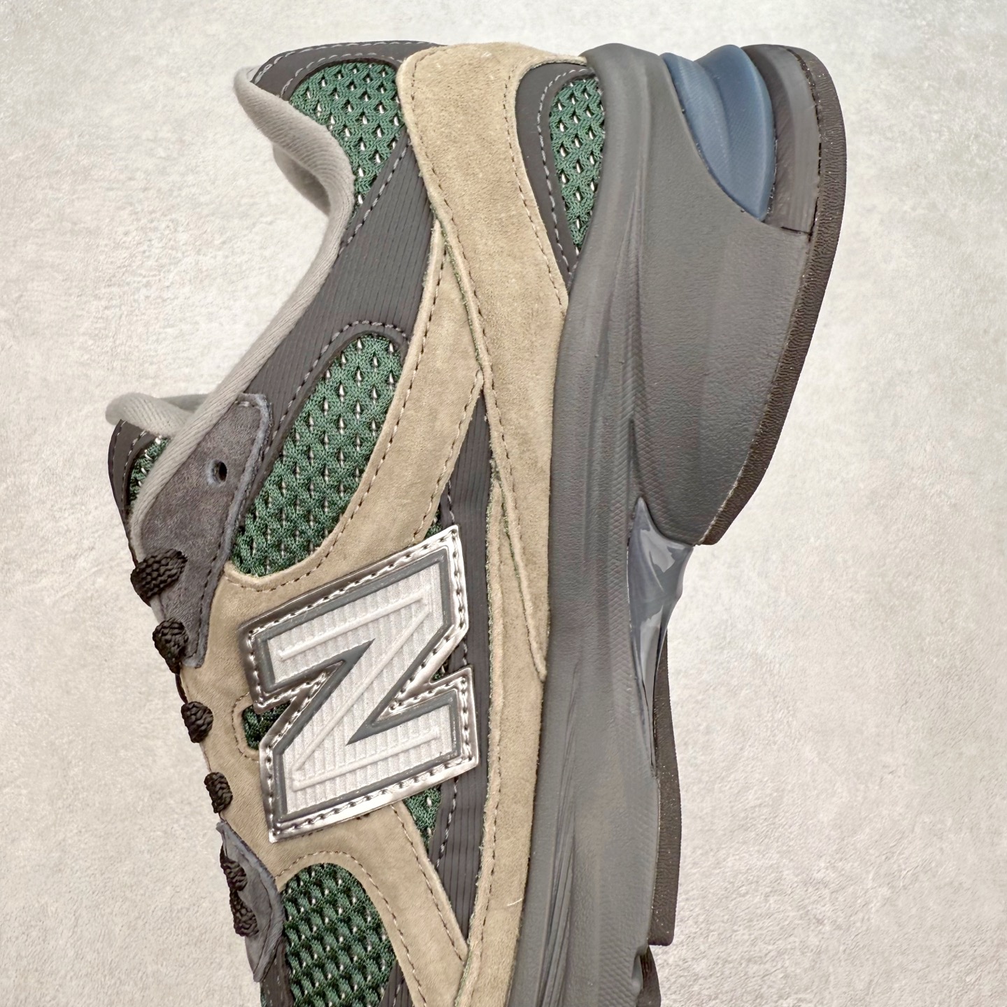 图片[7]-New Balance NB2010系列新百伦经典复古休闲运动板鞋 以ENCAP中底配以升级版 N-ERGY缓震物料 鞋面则采用特色的柔软麂皮搭以NewBalance经典的尼龙网布 低调中还原跑鞋本真 更年轻化的设计理念与材质 让新世代青年得以用全新视角体验经典鞋款的传奇魅力尺码：36 37 37.5 38 38.5 39.5 40 40.5 41.5 42 42.5 43 44 45-选品中心