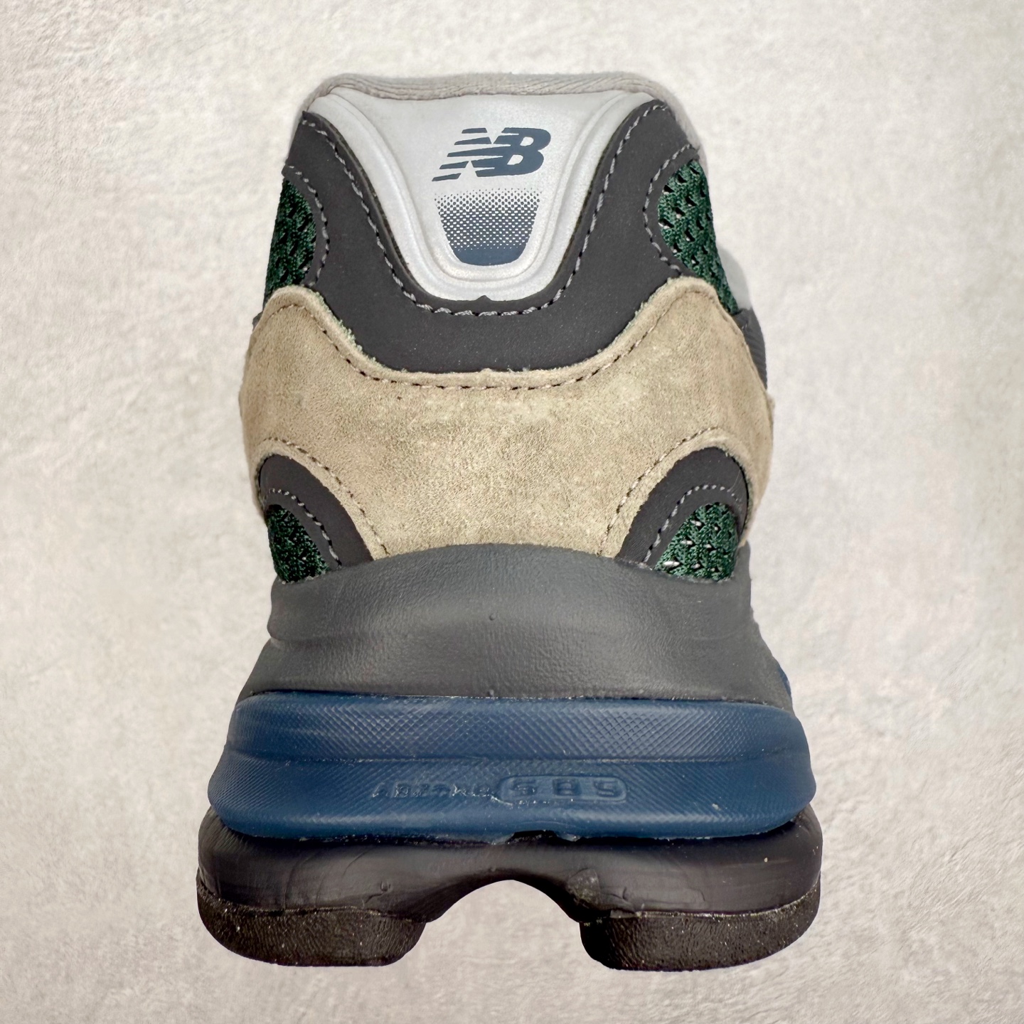 图片[8]-New Balance NB2010系列新百伦经典复古休闲运动板鞋 以ENCAP中底配以升级版 N-ERGY缓震物料 鞋面则采用特色的柔软麂皮搭以NewBalance经典的尼龙网布 低调中还原跑鞋本真 更年轻化的设计理念与材质 让新世代青年得以用全新视角体验经典鞋款的传奇魅力尺码：36 37 37.5 38 38.5 39.5 40 40.5 41.5 42 42.5 43 44 45-选品中心