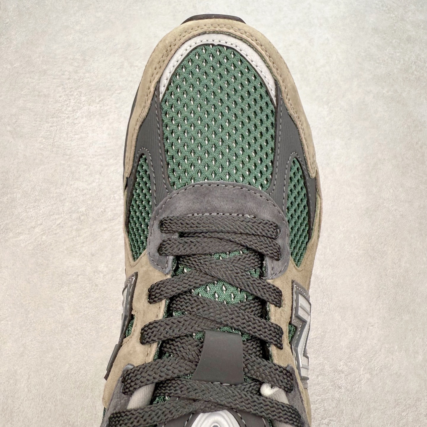 图片[4]-New Balance NB2010系列新百伦经典复古休闲运动板鞋 以ENCAP中底配以升级版 N-ERGY缓震物料 鞋面则采用特色的柔软麂皮搭以NewBalance经典的尼龙网布 低调中还原跑鞋本真 更年轻化的设计理念与材质 让新世代青年得以用全新视角体验经典鞋款的传奇魅力尺码：36 37 37.5 38 38.5 39.5 40 40.5 41.5 42 42.5 43 44 45-选品中心